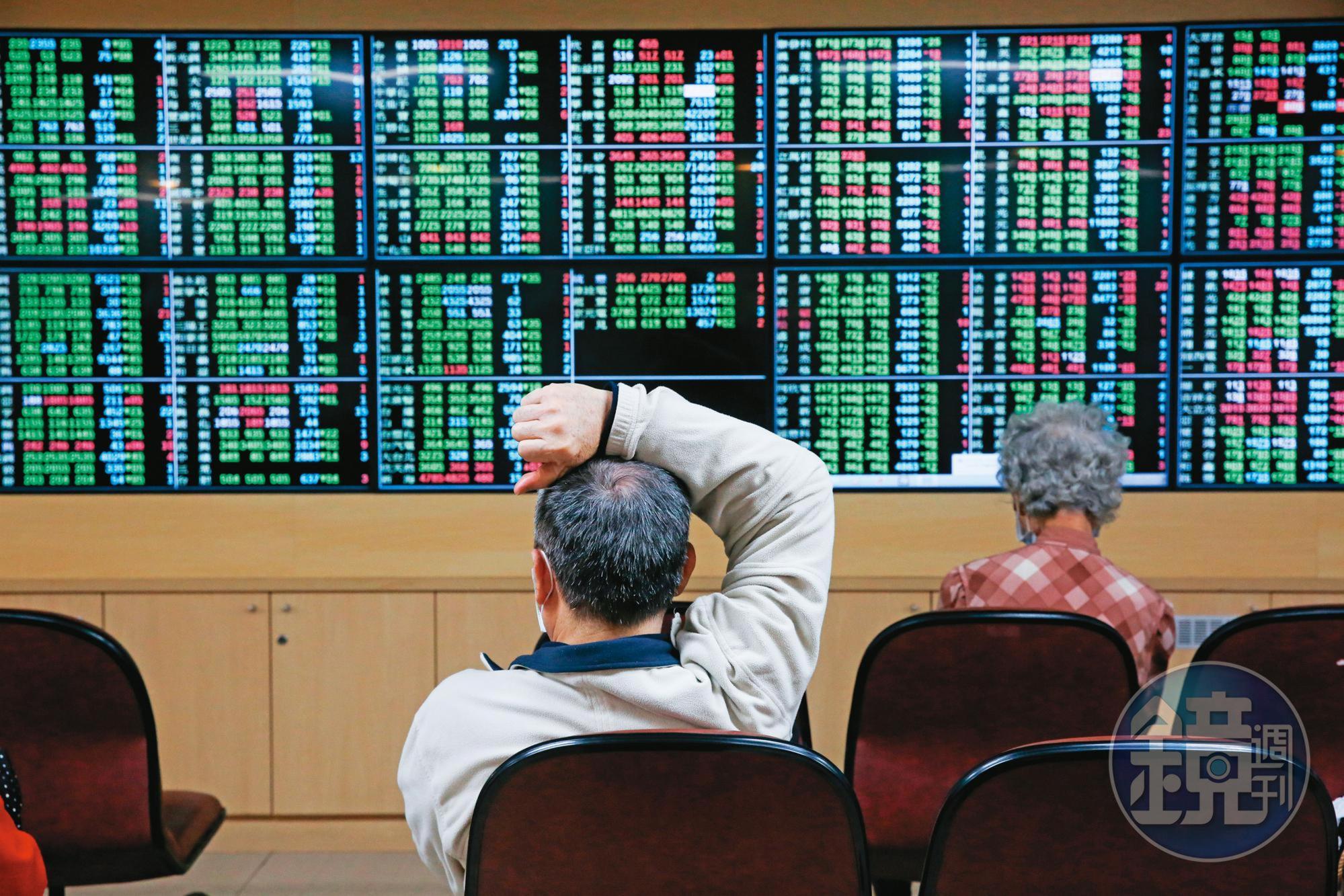 這一回，國安基金又是舉措異常，早早入市。至於這強心針，到底打了沒有？到底是空包彈打心理戰？還是實心彈打肉搏戰？現在誰也說不準。
