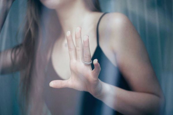 新竹「無極直轄全真堂」堂主童明清，被爆私下以各種理由，對宮廟內的師姐、女員工以及女信徒伸出魔爪，就連女義工也不放過。（翻攝自Pexels）