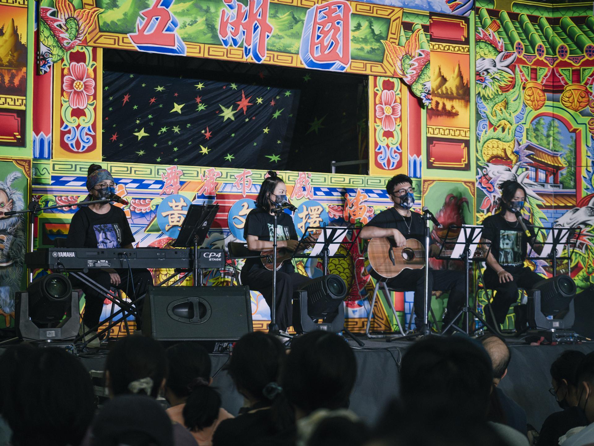 霹靂歌手風采輪(左起)、蔡佳瑩、賴富正、自從在閉幕活動上以Live Show形式輪番演唱劇中的經典歌曲。(霹靂國際多媒體提供)