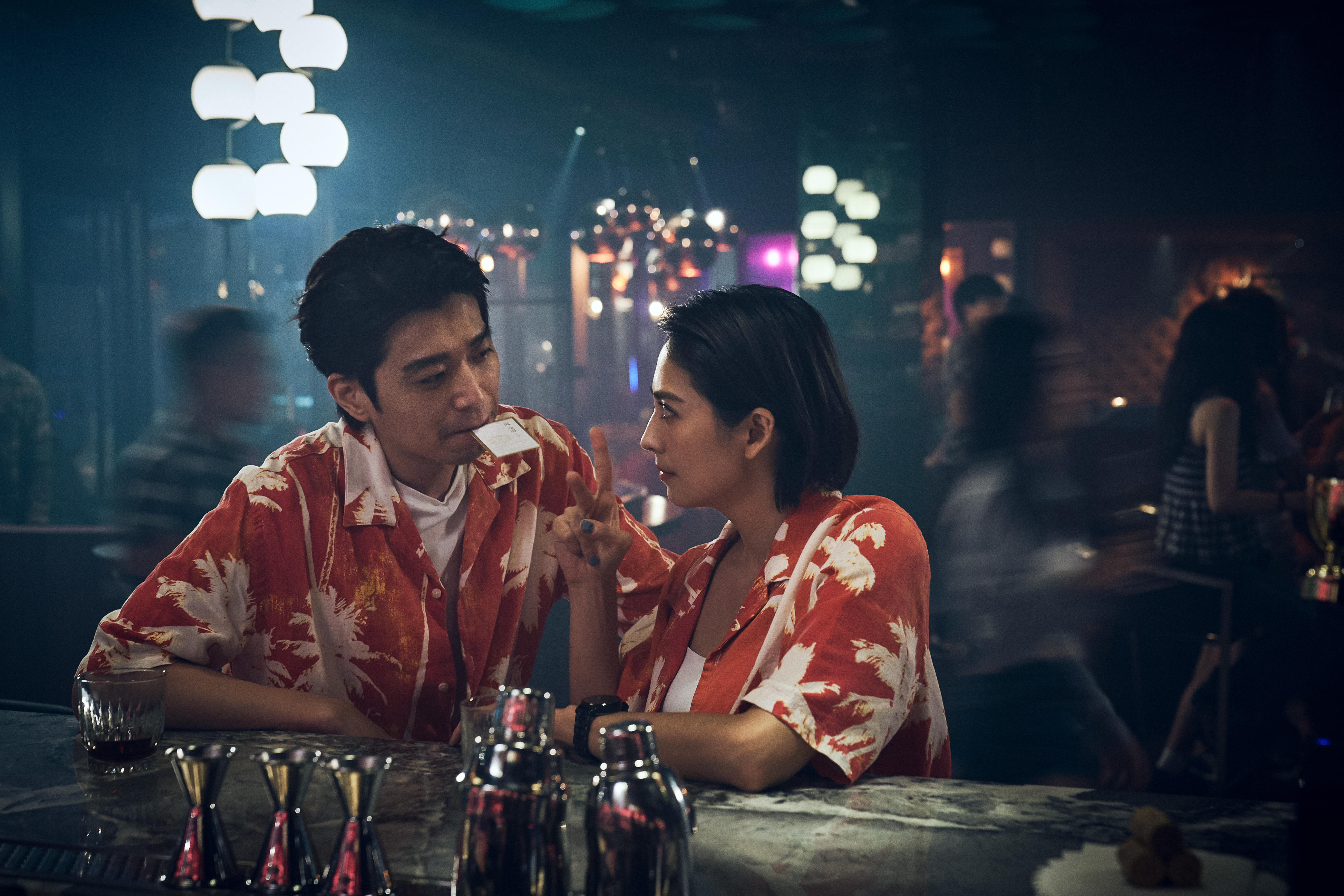 侯彥西在《正義的算法》窮追猛打終於追到阿喜飾演的律師。（Disney+提供）