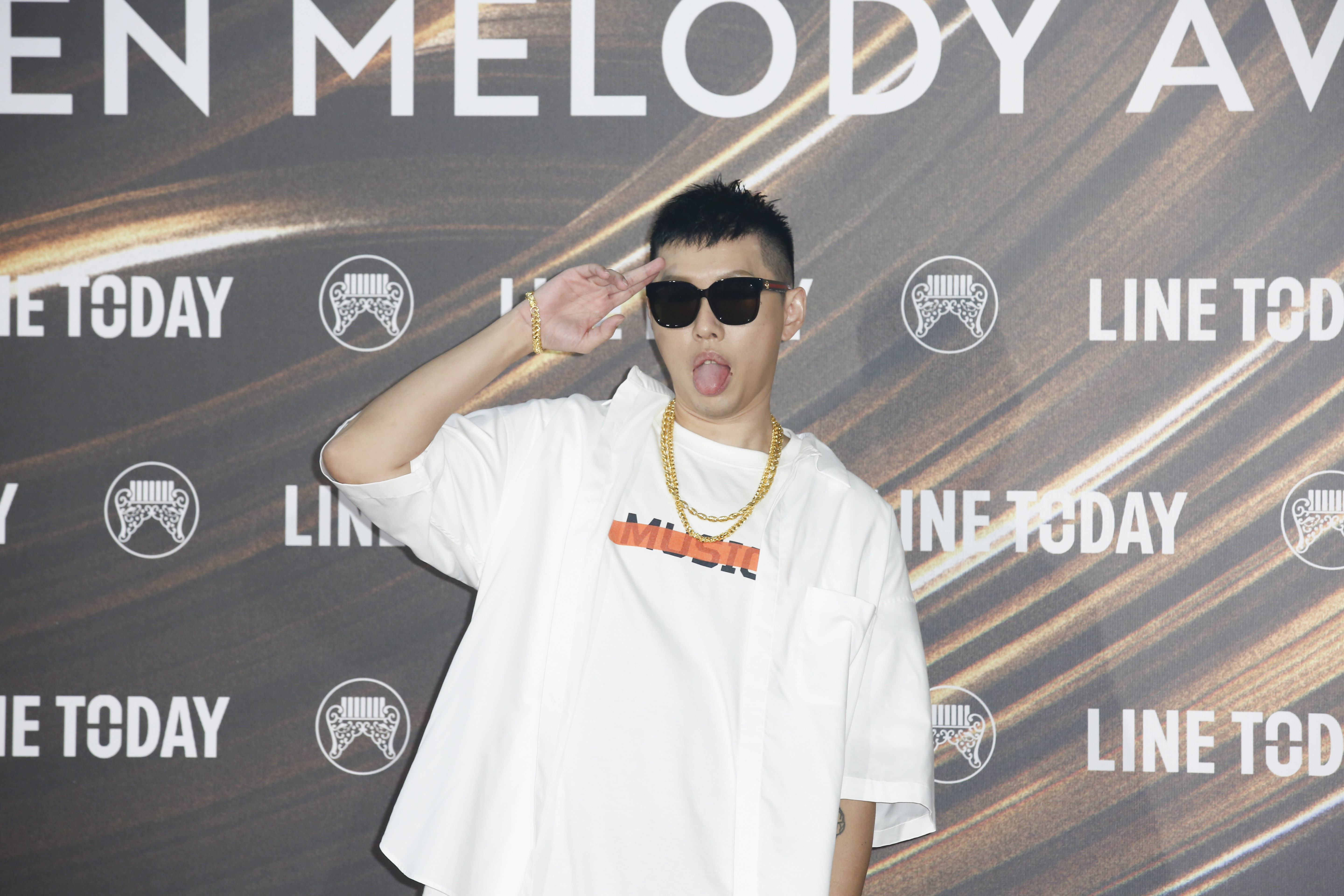 「哥吉拉公仔害離婚」話題正夯，蛋堡也將熊仔歌曲〈凶宅〉歌詞改編吸引網友朝聖。（本刊資料照）