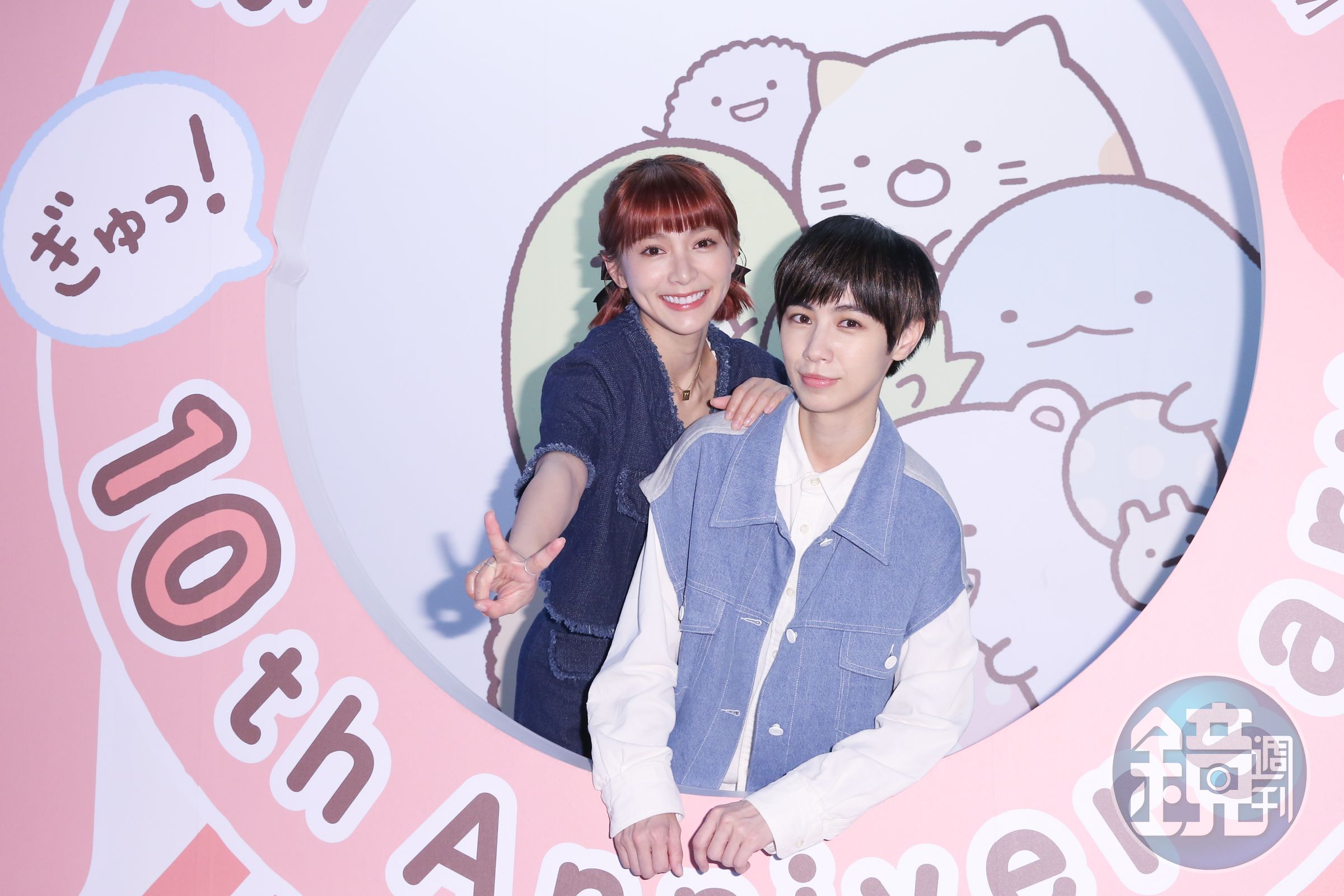 溫妮和小魏魏嘉瑩今（18日）出席角落小夥伴10週年展，在現場拍到停不下來。