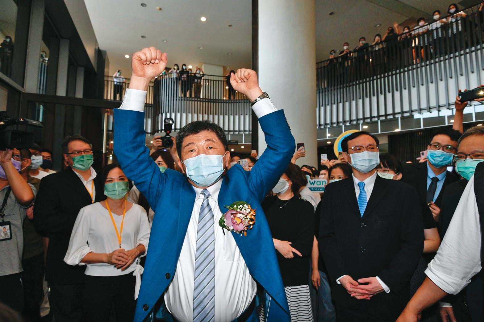 陳時中18日卸任衛福部長，他在交接典禮上說，自己已有新任務，盼大家惠賜1票。