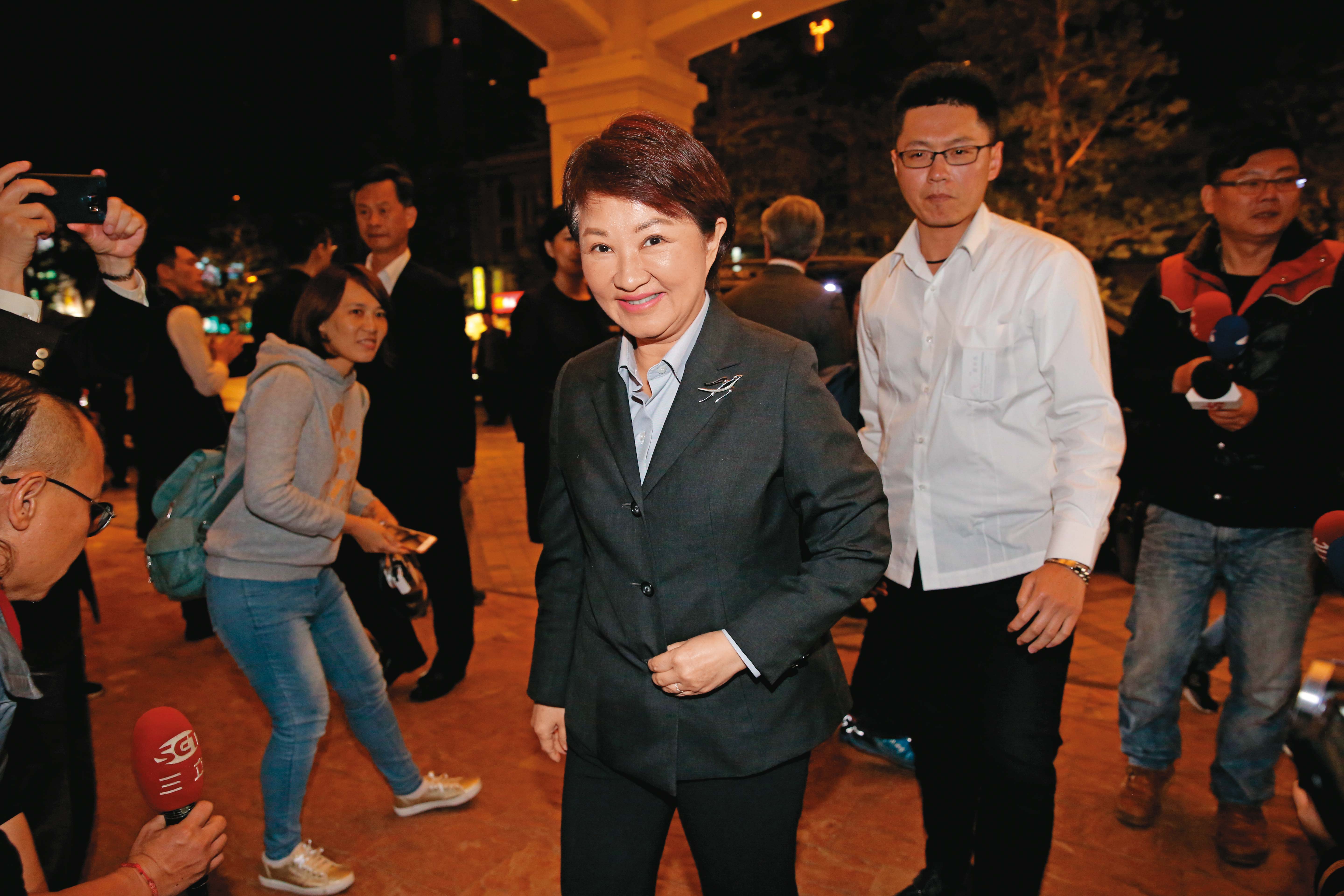 部分台北市議員近日南下拜會盧秀燕（圖），盼選情相對穩定的盧能出面當藍營領頭羊。