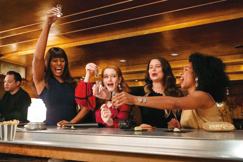 朱立安喬裝成名媛貴婦，專門詐騙上流社會，手法宛如近來火紅的Netflix影集《創造安娜》翻版。（翻攝Netflix《創造安娜》劇照）