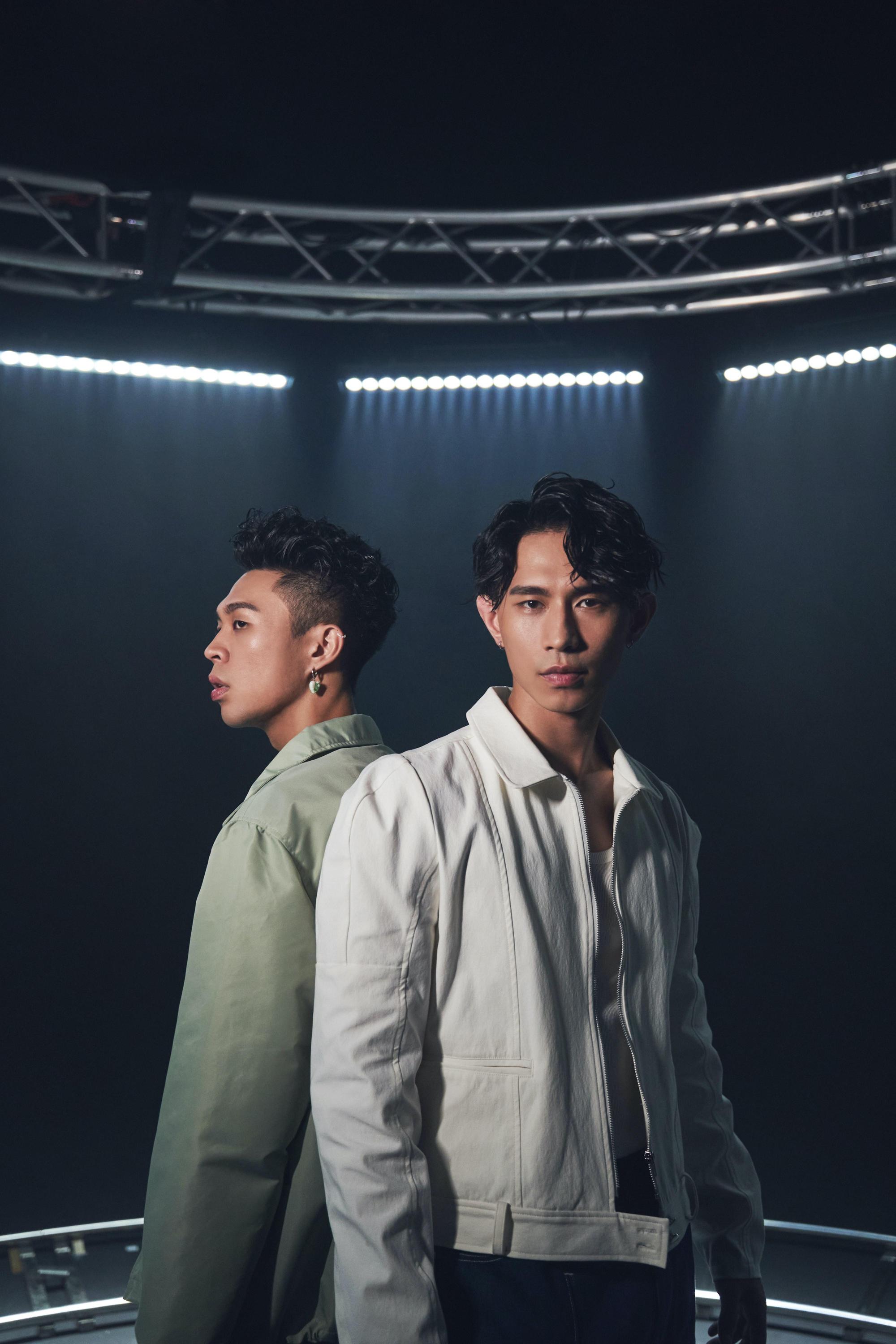 實力雙新星柏霖PoLin+同理ZUNYA為運動實境節目演唱片頭曲〈CARRY ON〉。（索尼音樂提供）