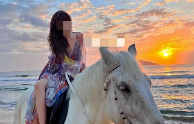 大陸一名正妹涉嫌利用其美貌在網路上詐騙。（翻攝自微博）