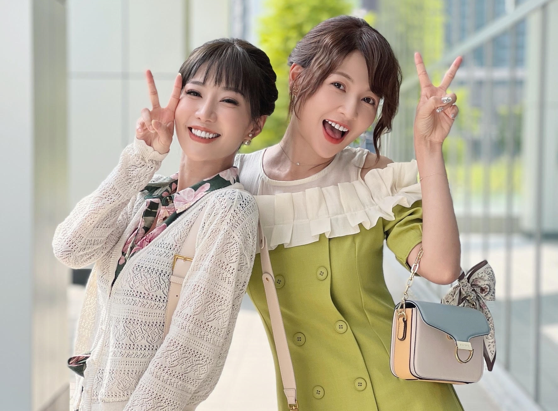 謝京穎跟羅巧倫在《黃金歲月》被網友稱「最毒姑嫂」。（民視提供）