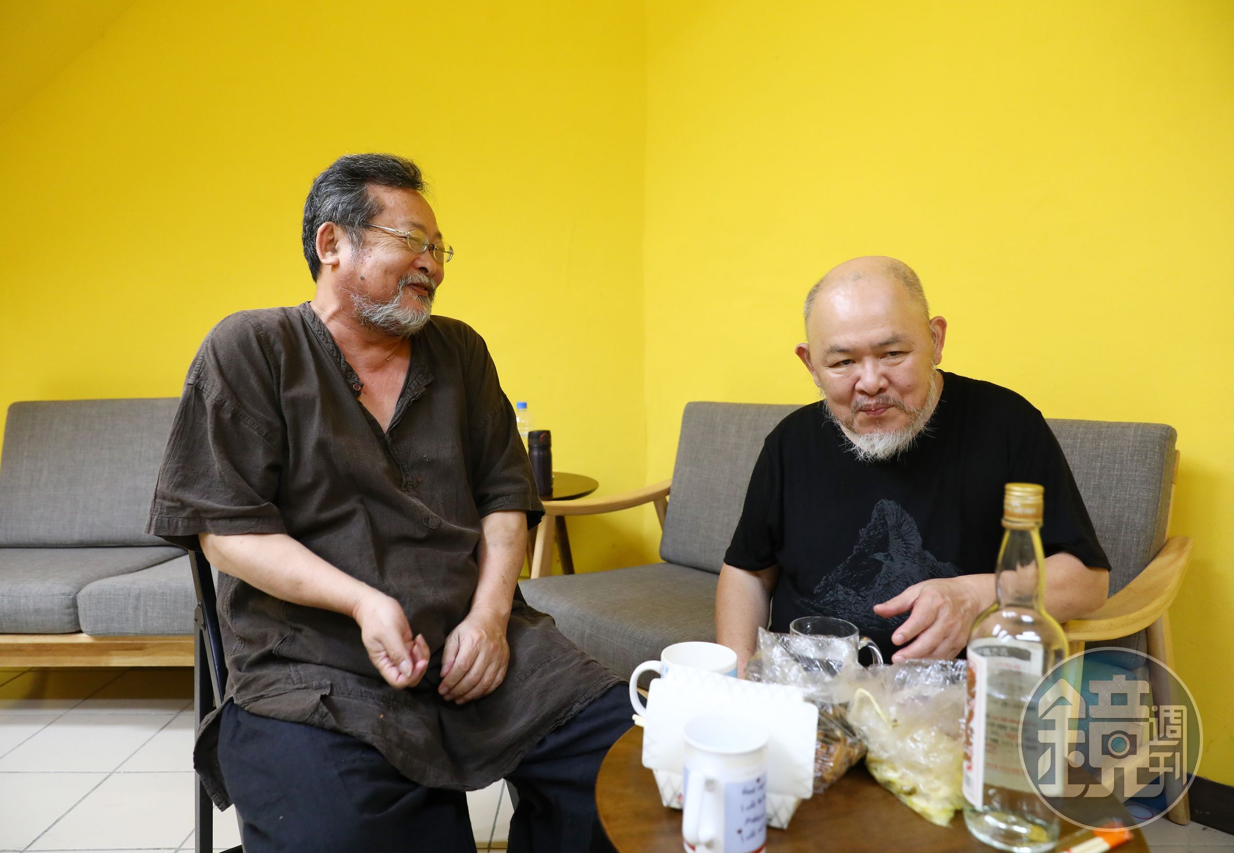 陳明章和林正盛是多年好友，常聚在一起小酌2杯。（左為陳明章，右為導演林正盛）