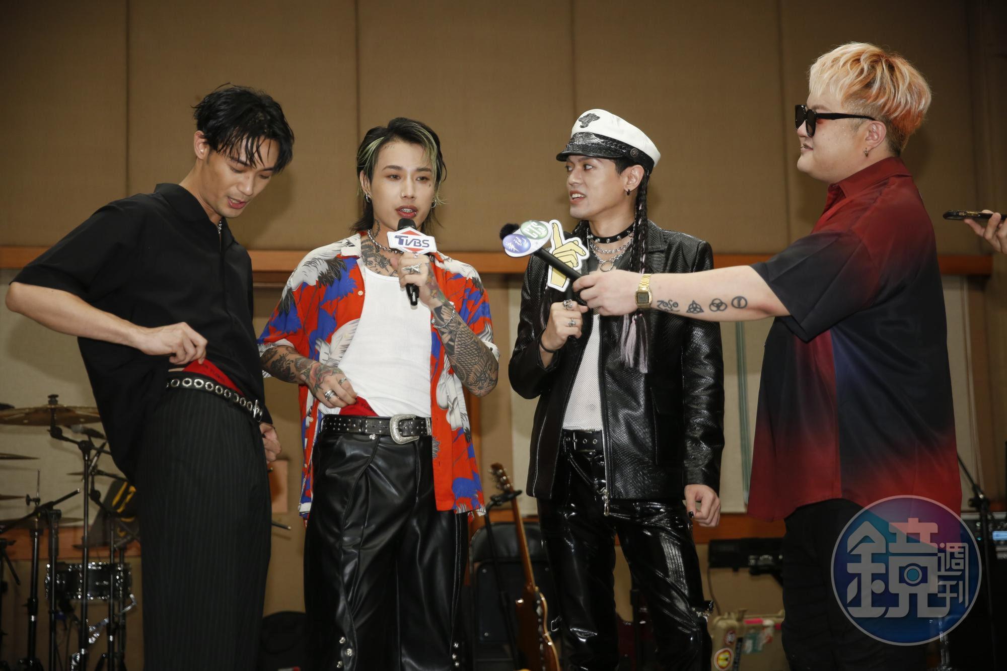 TRASH練團展現LIVE實力，博文還秀紅內褲。