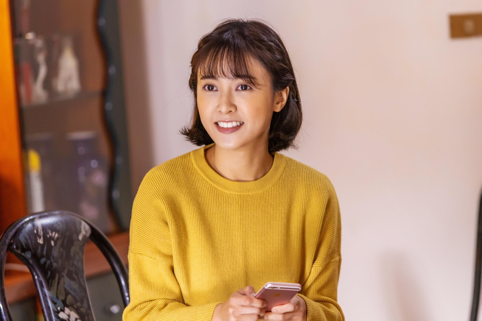 芬芬(大元飾)是承泰的女同事,溫柔大方的女生,因承泰孝順,漸漸喜歡他。(華視提供)