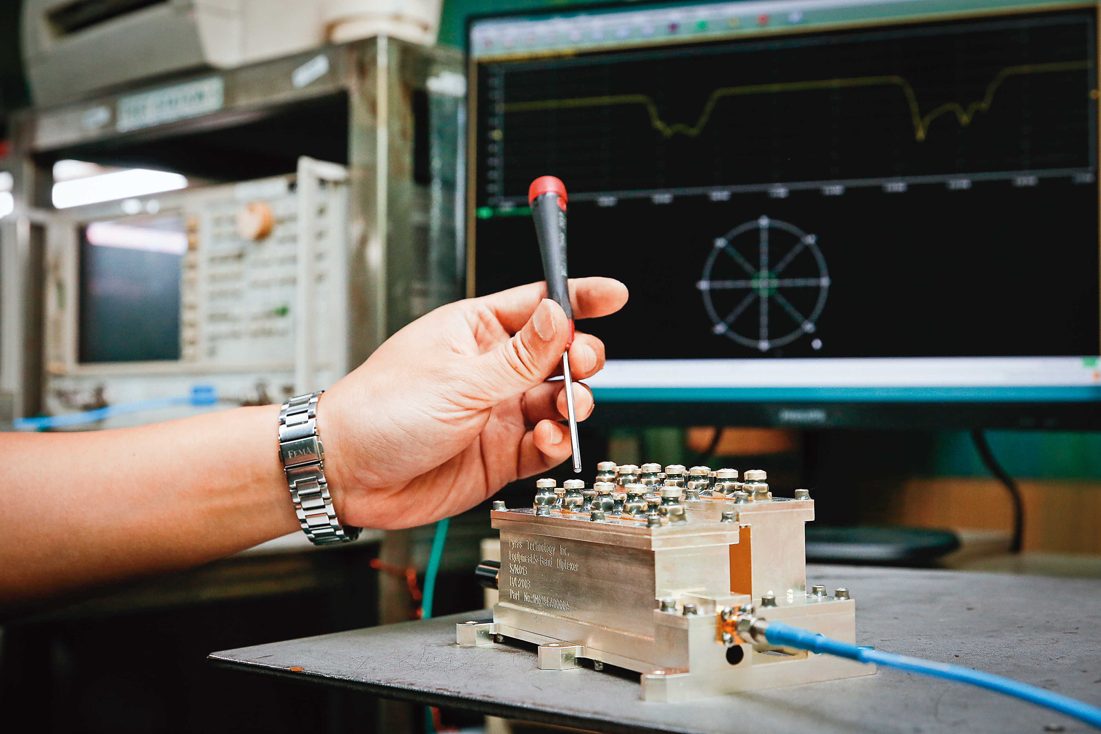 圖說3-2 太空中心微波天線合作夥伴芳興科技，現正積極切入海上低軌衛星遙測、通訊酬載市場。