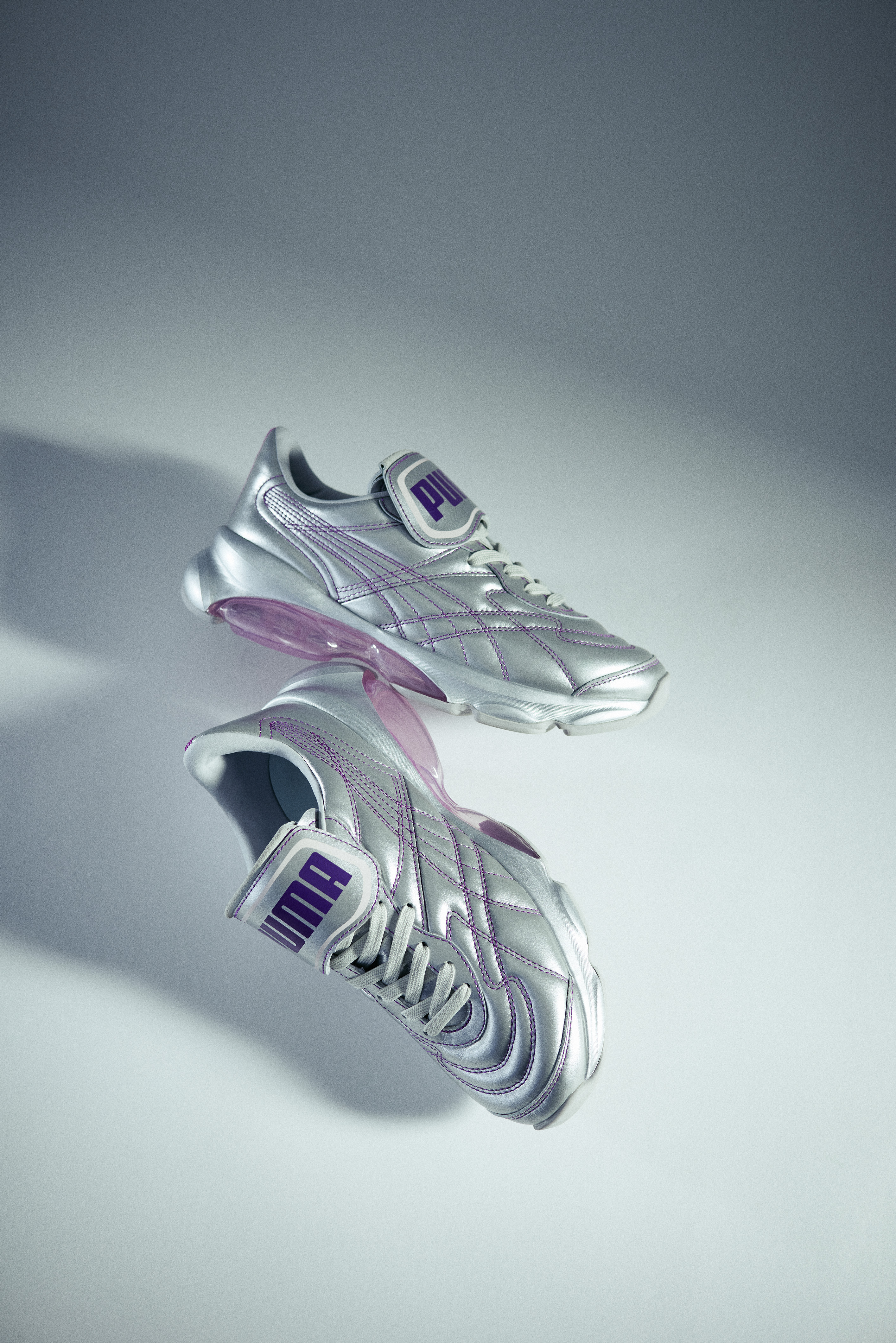 Cell Dome King Metallic L x DuaLipa跑鞋 NT$5,280 PUMA。(PUMA提供)