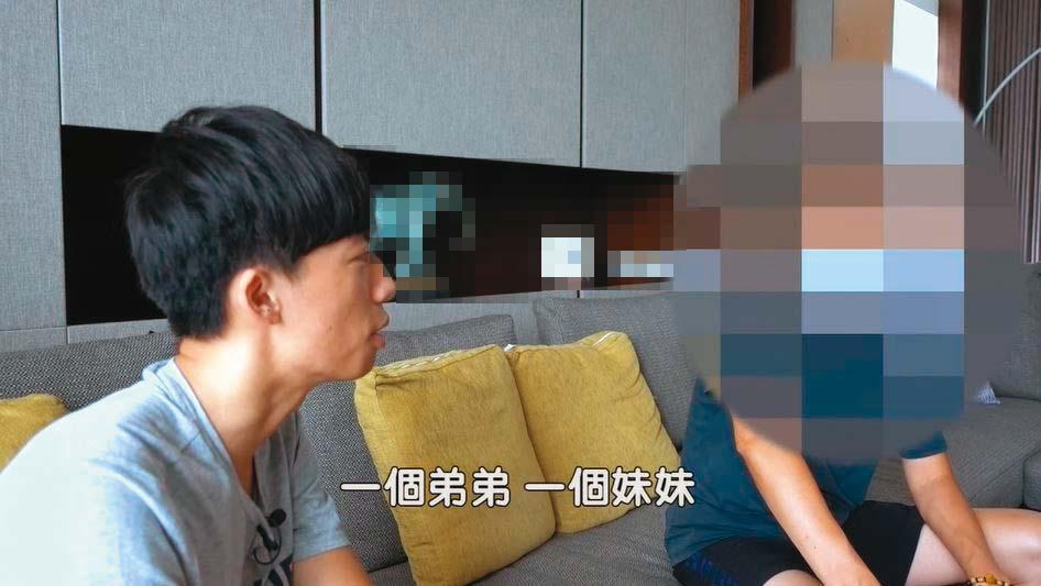 Puppy（左）以紀錄片的方式拍下與父親（右）初次見面談話的過程。（翻攝網路）