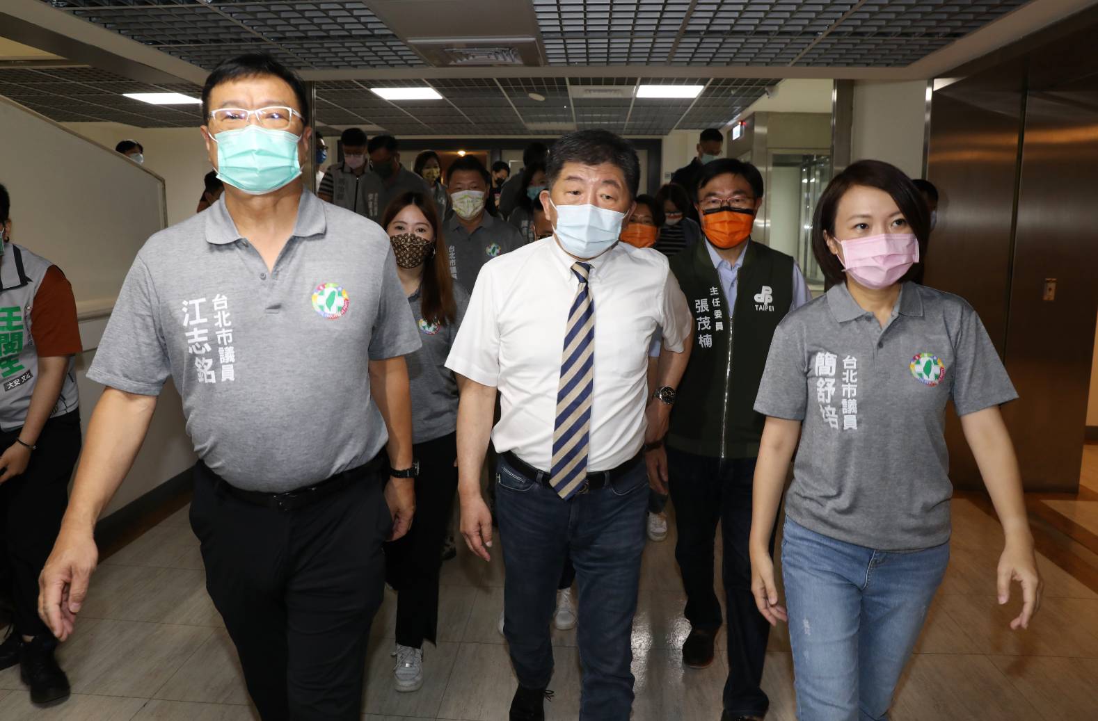 綠營台北市長參選人陳時中，今拜訪同黨台北市議員。