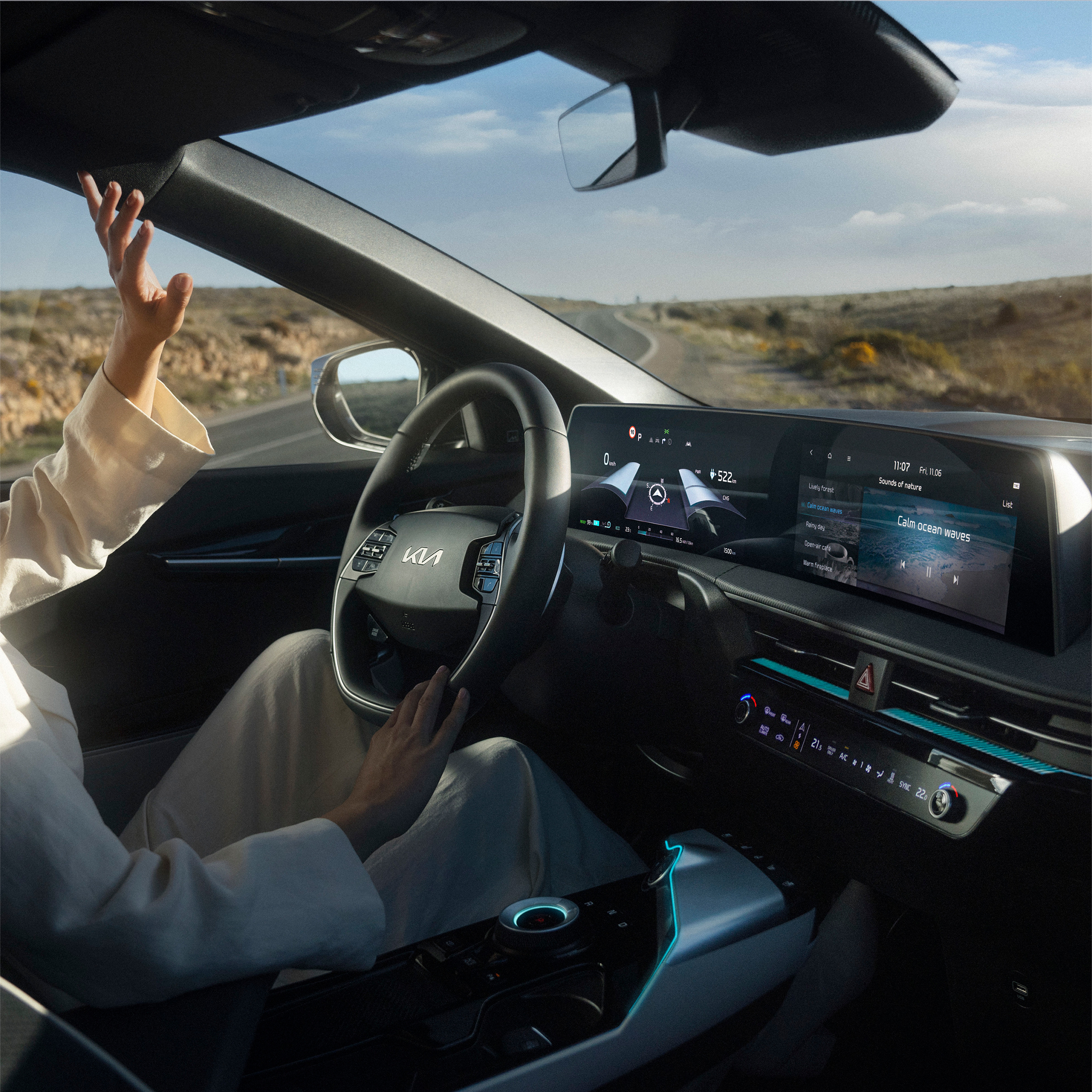 敦泰透露,KIA首款電動車EV6,前座觸控螢幕採用的是自家的TDDI。(翻攝自KIA臉書)