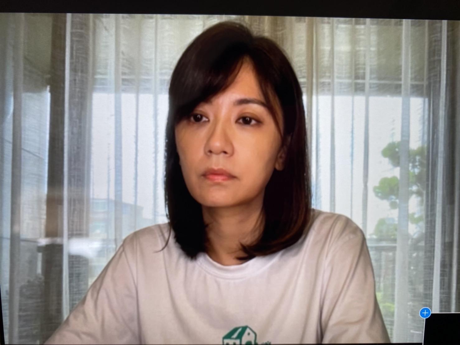 賈靜雯抱病線上參與公益活動難掩病容。(翻攝家扶基金會)