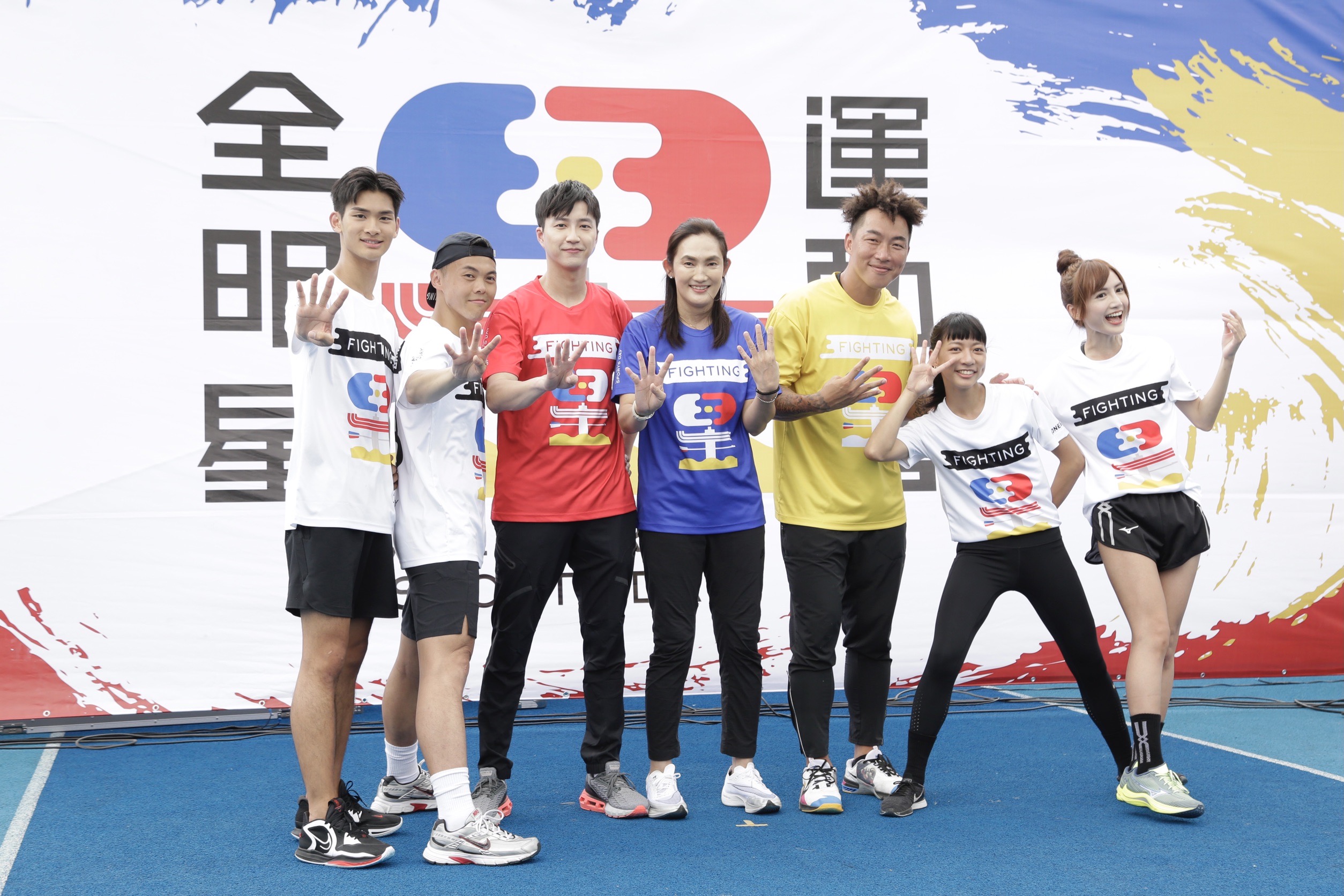 （左起）夏浦洋、曾昱嘉、江宏傑、錢薇娟、郭泓志、陳妤、翁滋蔓今出席《全明星4》首映會。