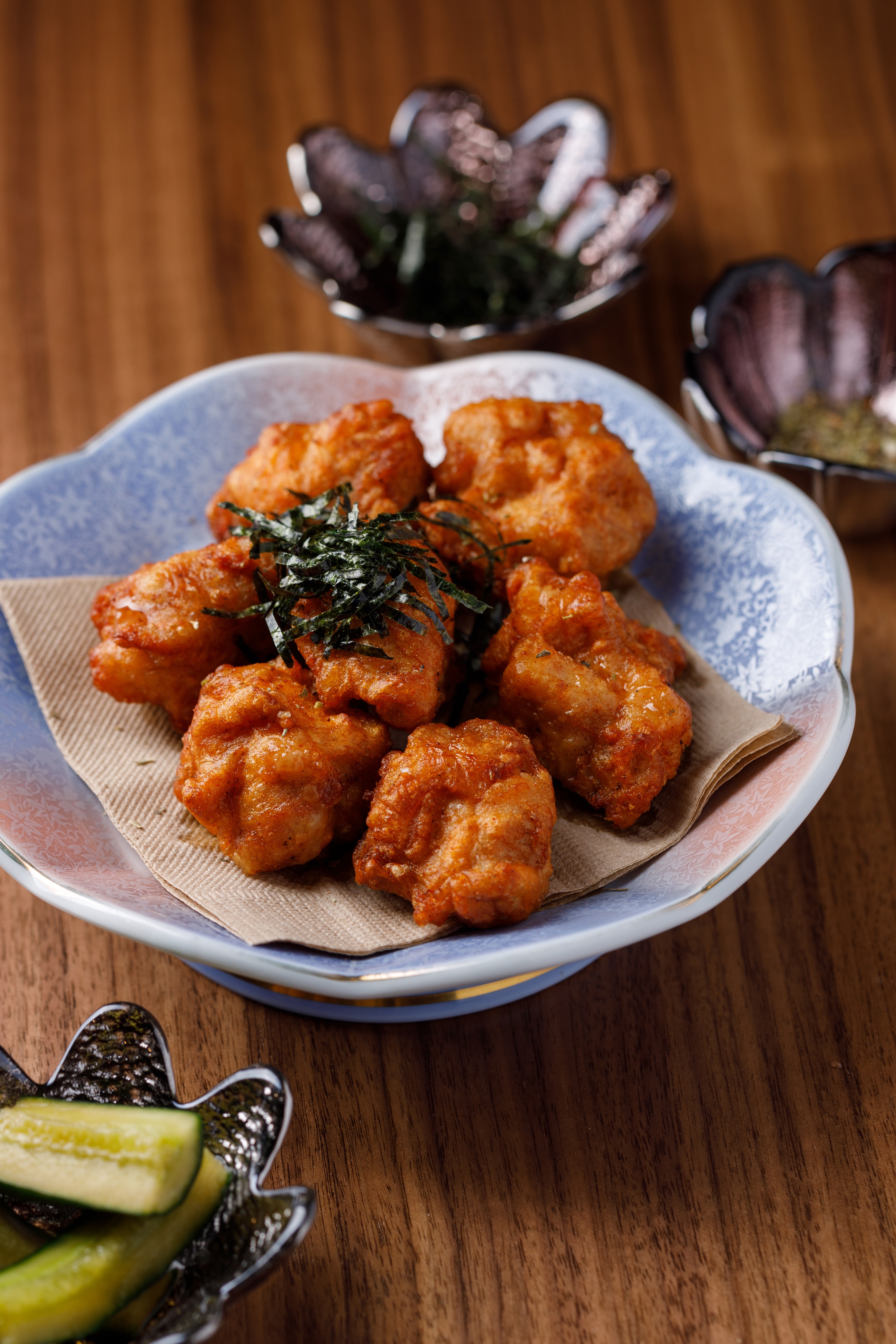 「九鬼鹽酥雞」炸得酥香多汁，必點！（180元／份）