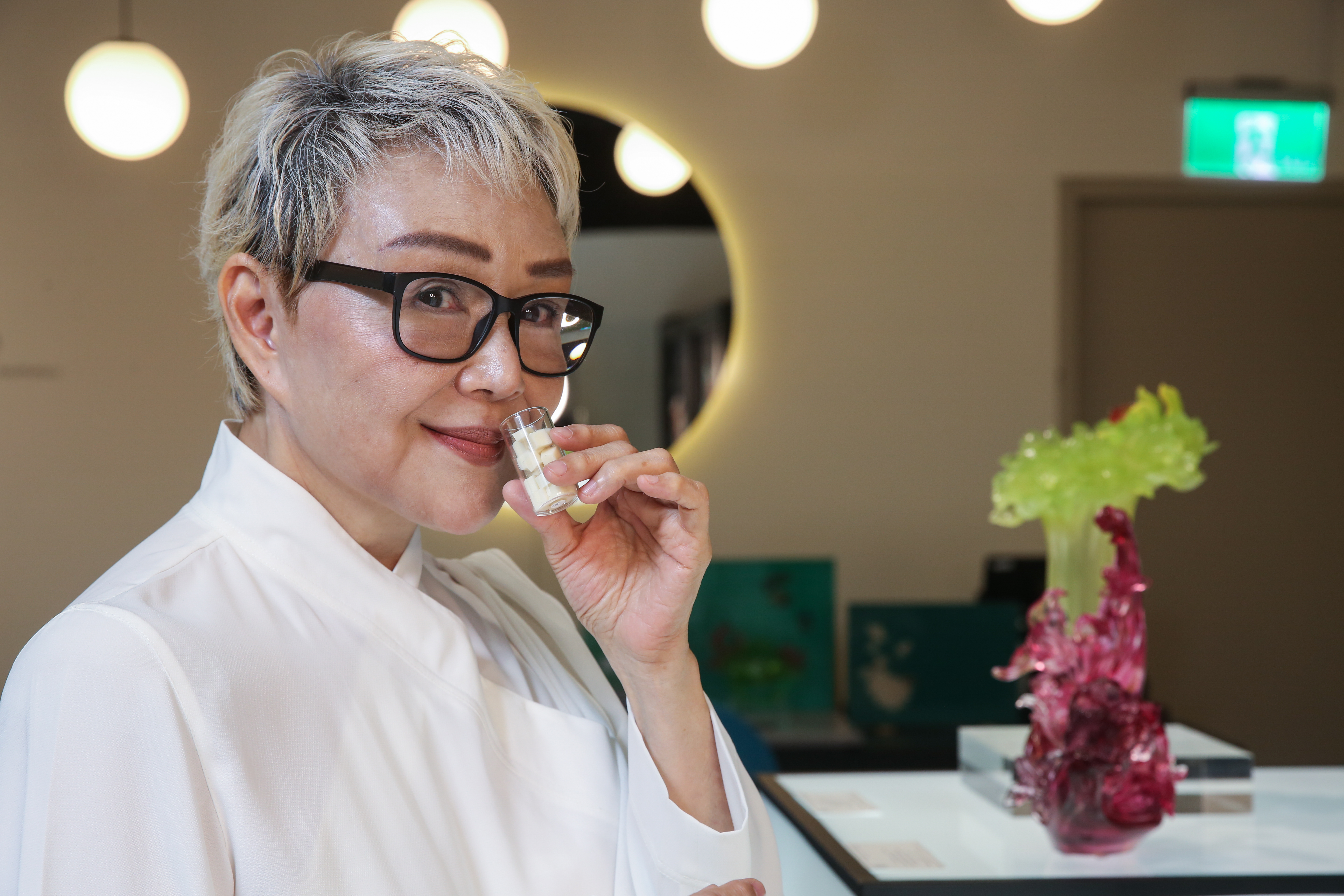 從五行神獸手工皂的造型、調香到功能研發，楊惠姍全程參與。