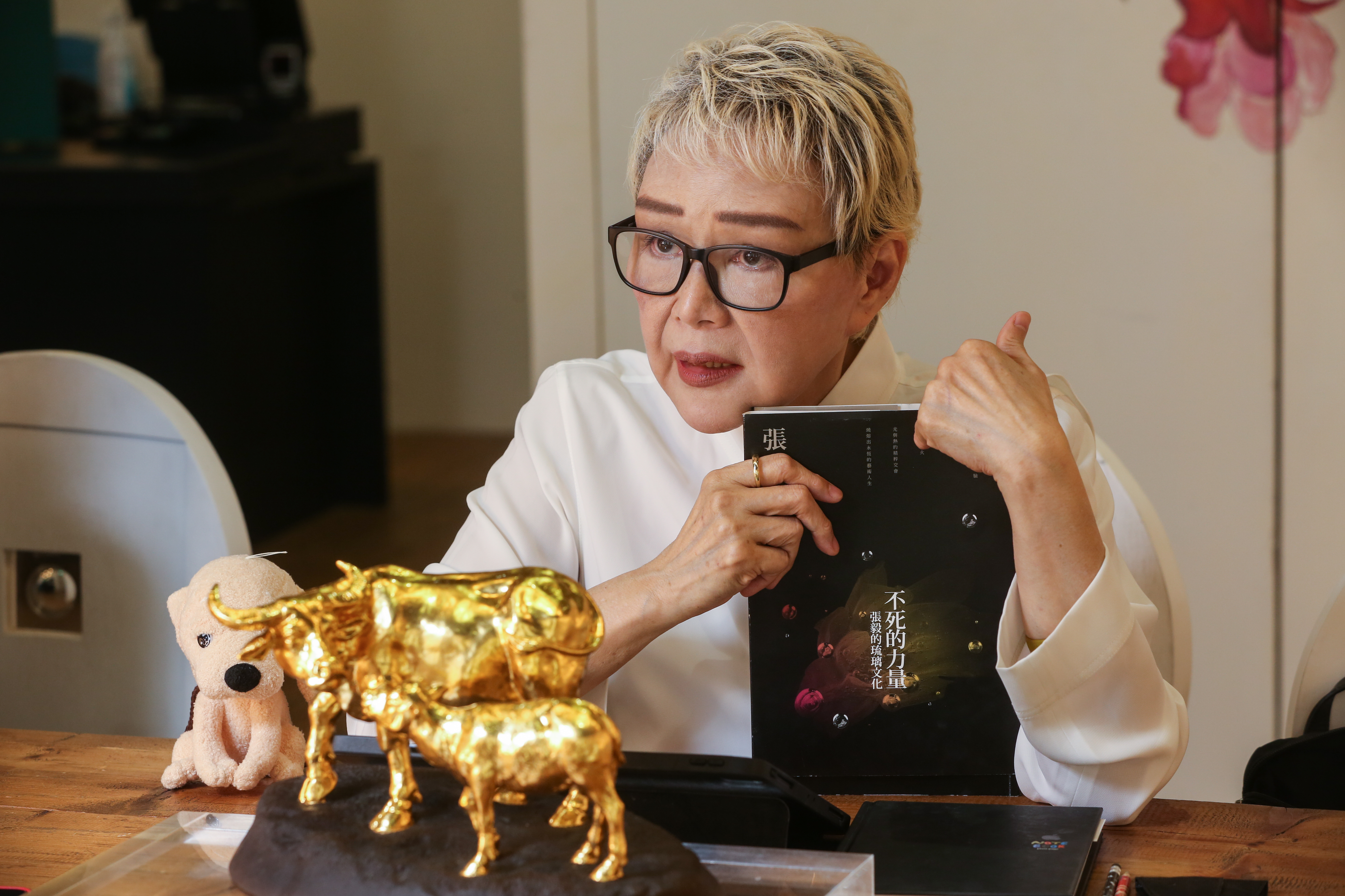 接下張毅的重任，楊惠姍重新梳理張毅留下的文章、講稿，「現在重看他的書，有種隔空對話的感覺。」