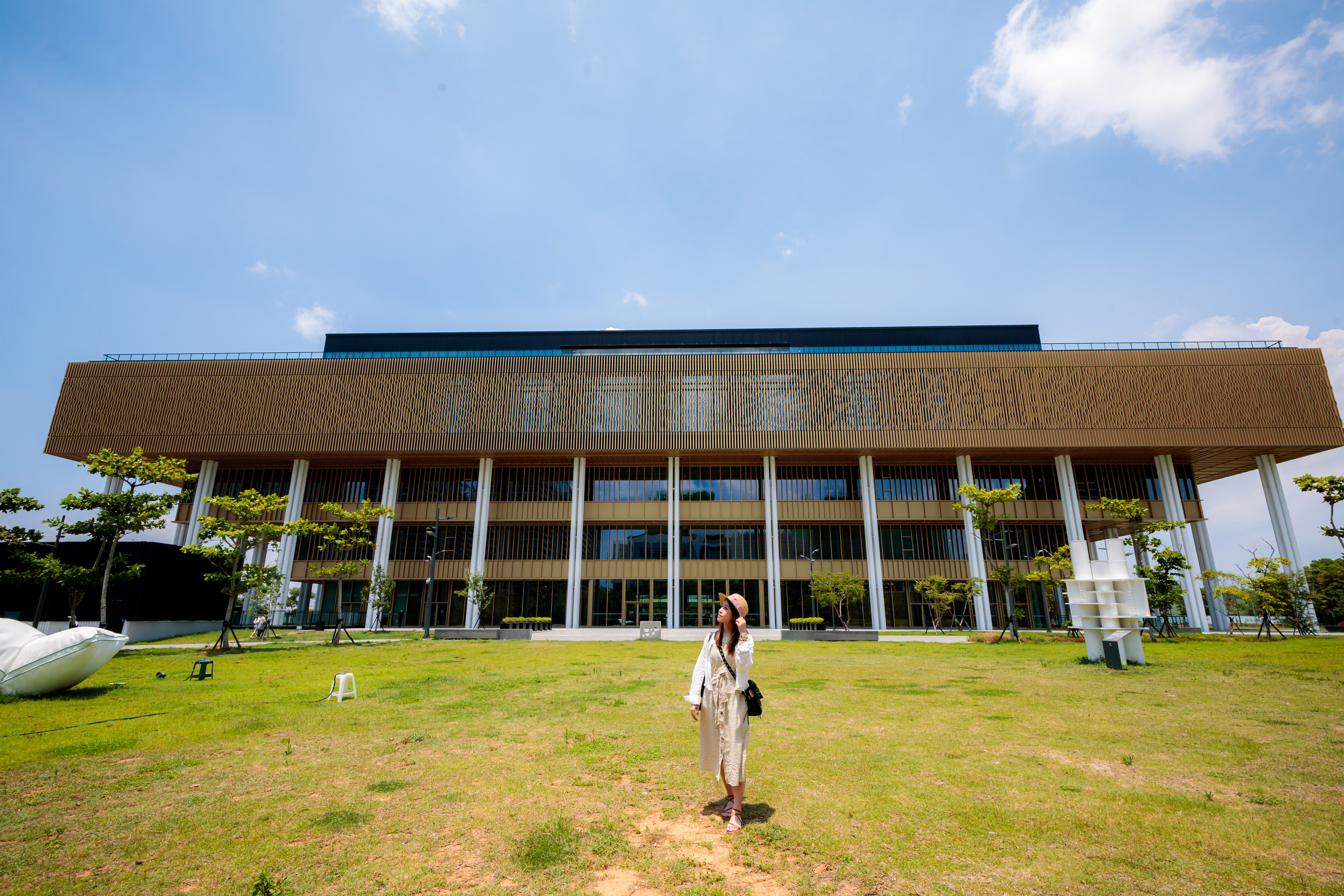 「台南市立圖書館新總館」外觀就像是一棵可供人隨時乘涼的大樹。
