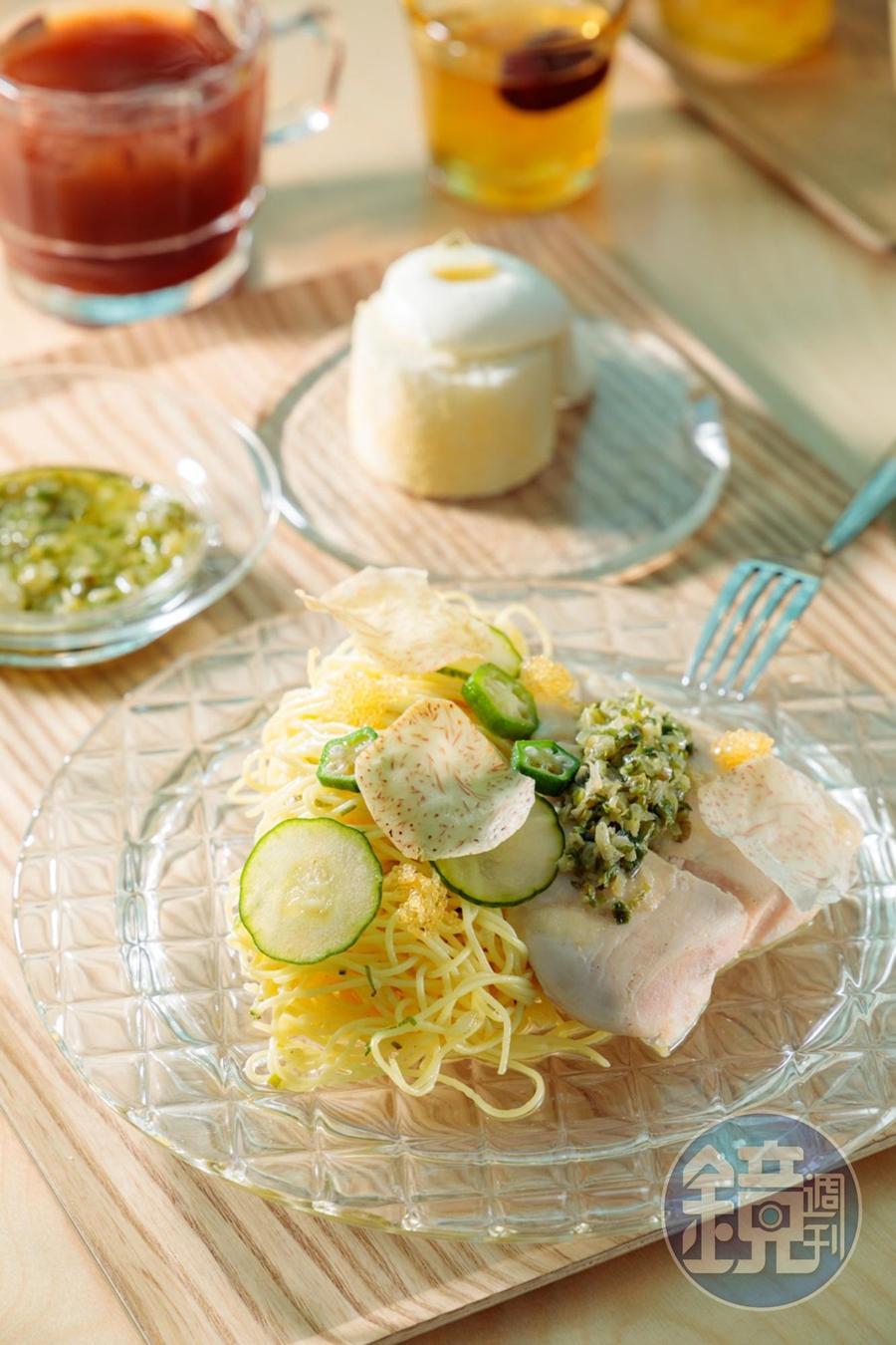 「香蔥檸檬雞肉涼麵」,非常適合炎炎夏日食用。(380元/份)