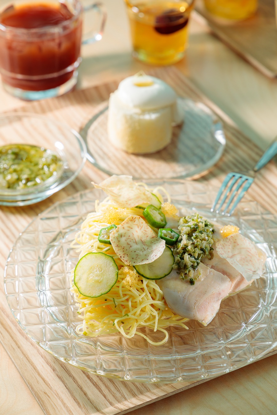 「香蔥檸檬雞肉涼麵」,非常適合炎炎夏日食用。(380元/份)