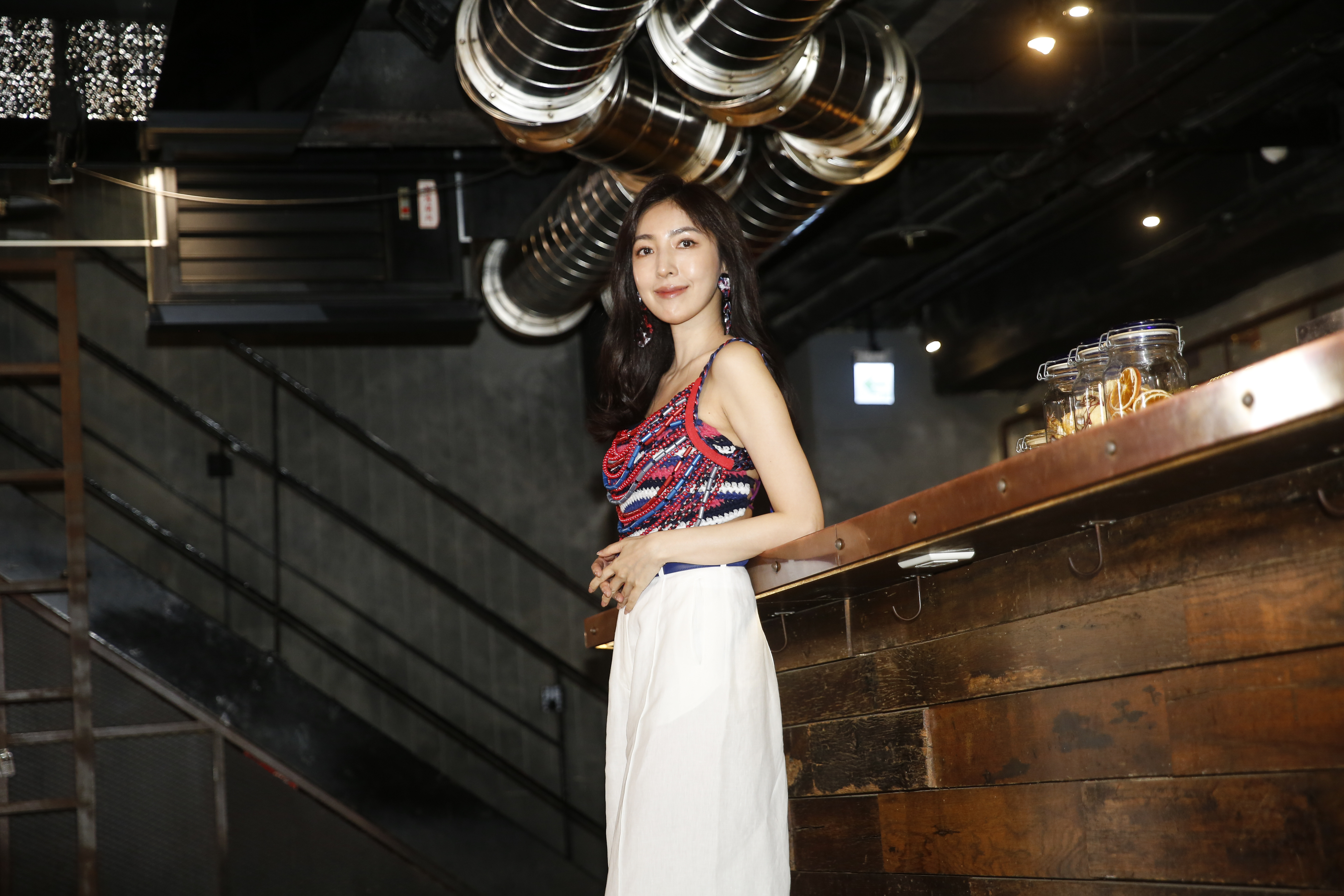 私下性格平和的楊謹華，演戲時才會見到一些耍狠、暗黑，連老公Ben都沒見過的表情。