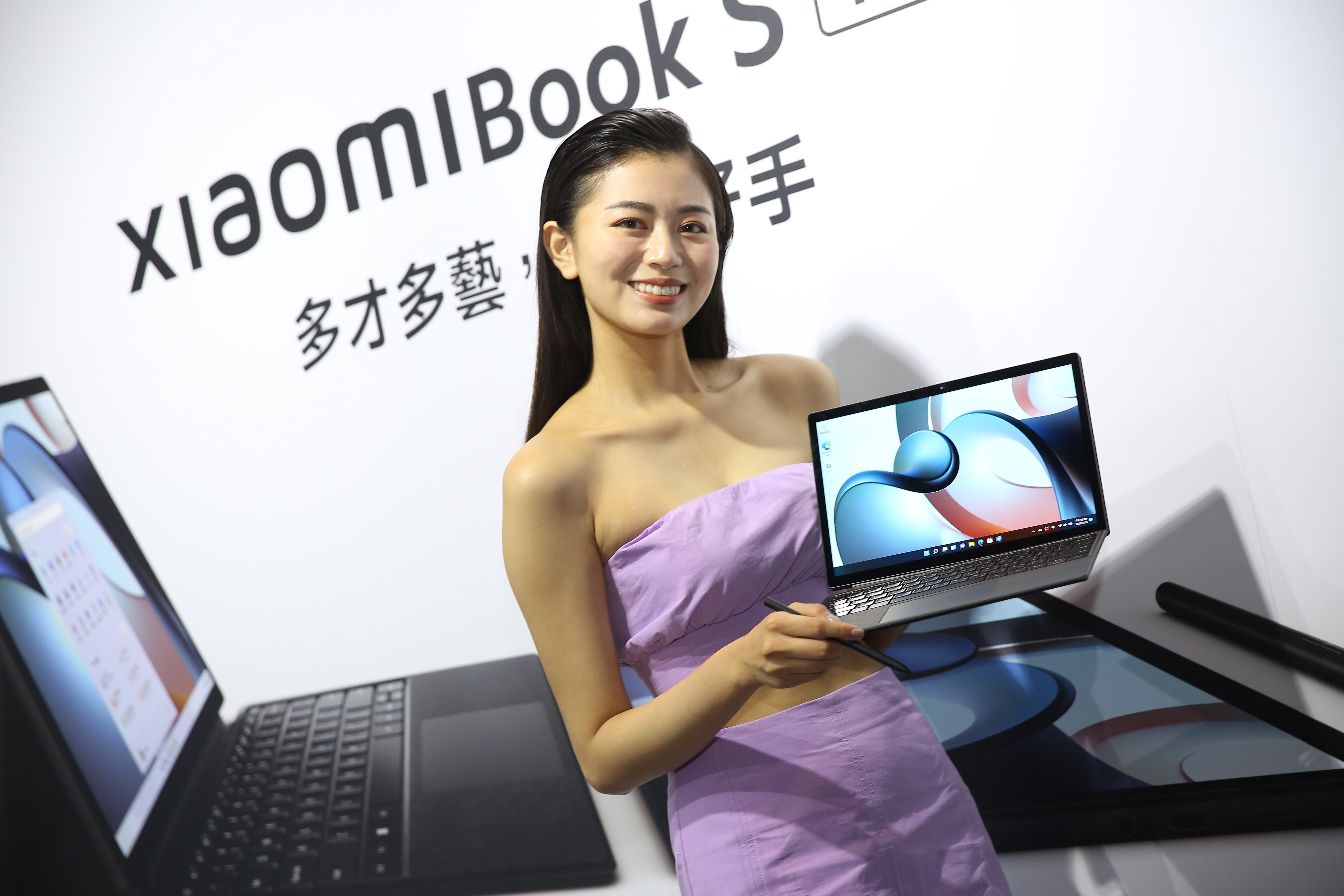 小米12 Lite新機亮相，首次引進二合一筆電登台試水溫。