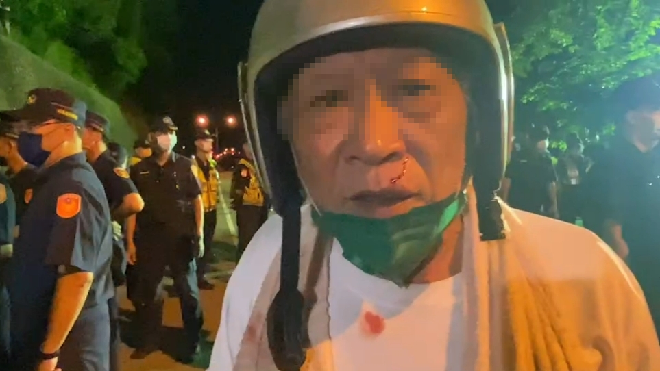 鄉親在黑衣人突襲後掛彩受傷。(洪申翰辦公室提供)