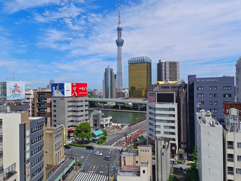 林氏璧日前前往日本採訪旅遊，昨日更去拜訪淺草文化中心展望台並拍下晴空塔。（翻攝自日本自助旅遊中毒者臉書）