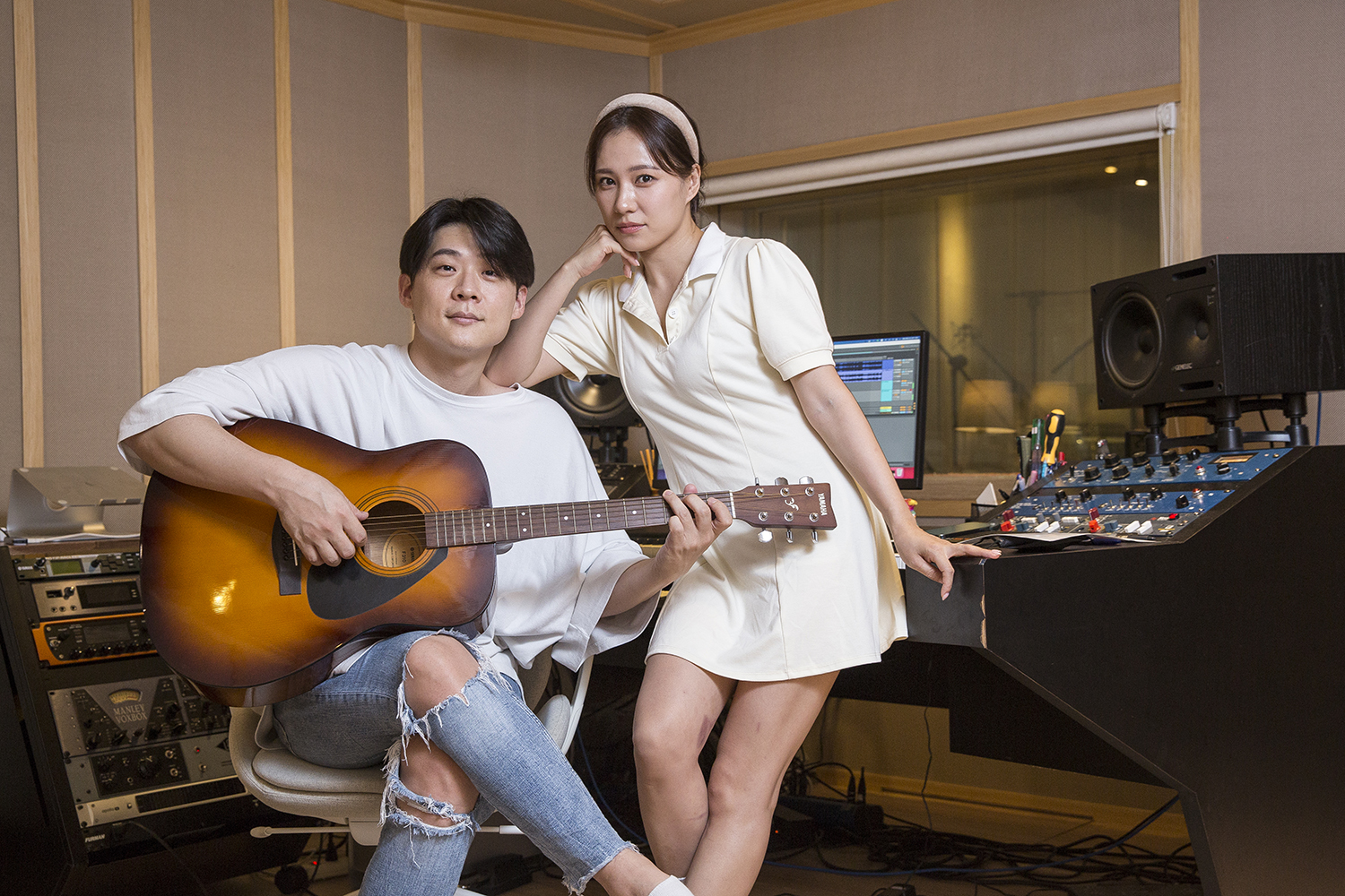 于傳勇（左）與金智湖（右）與南韓娛樂圈有很深的淵源，3年多前在高雄創立舞客星，目標是培訓練習生成為偶像。