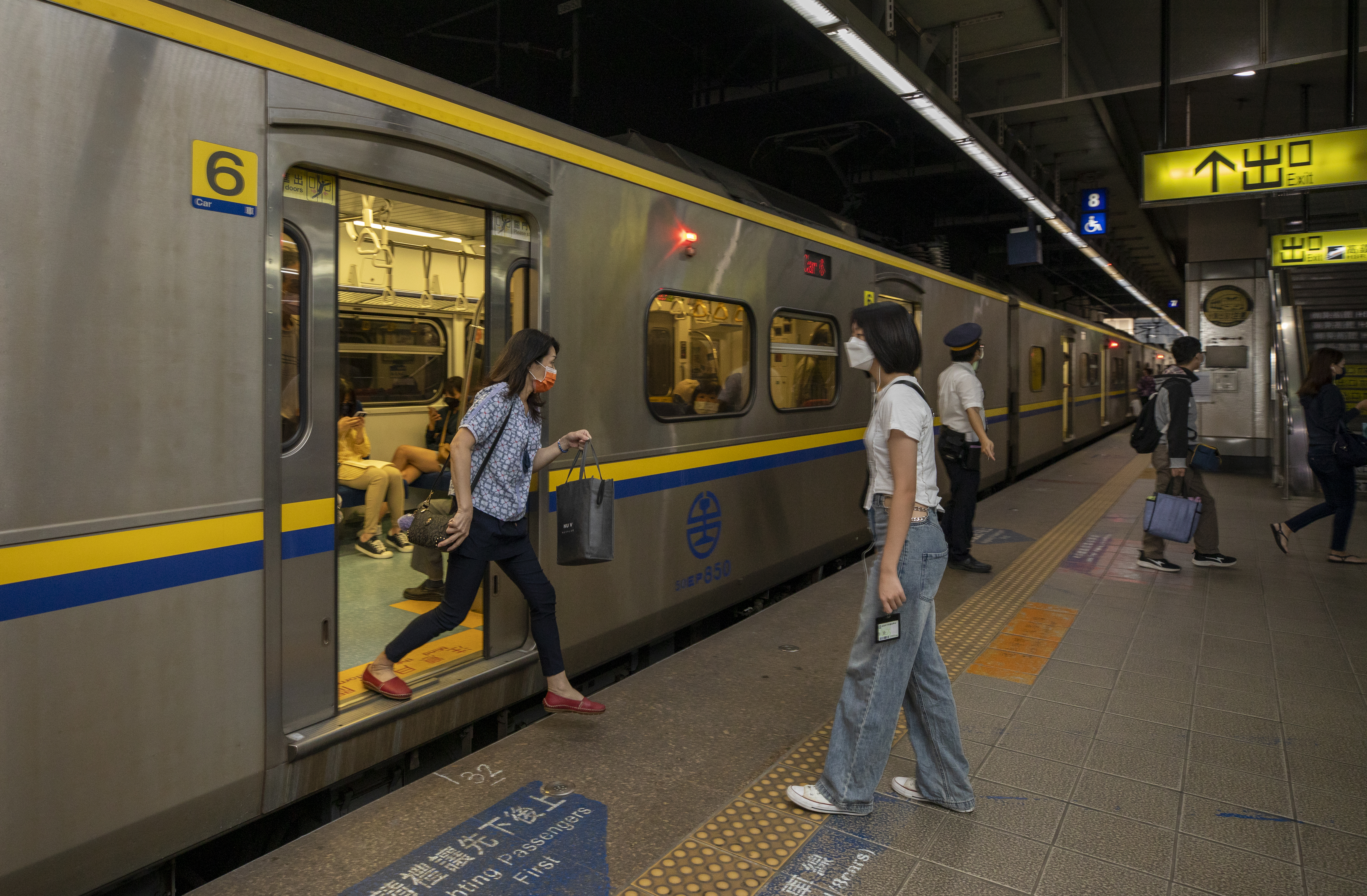 因應疫情趨緩，台鐵決定於下月起恢復全部列車行駛。（本刊資料照）