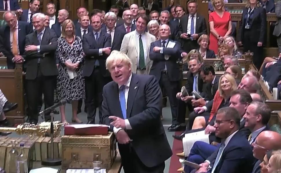 英國首相強生即將下台，週三他在國會發言向繼任者與所有議員喊話。（翻攝自YouTube）