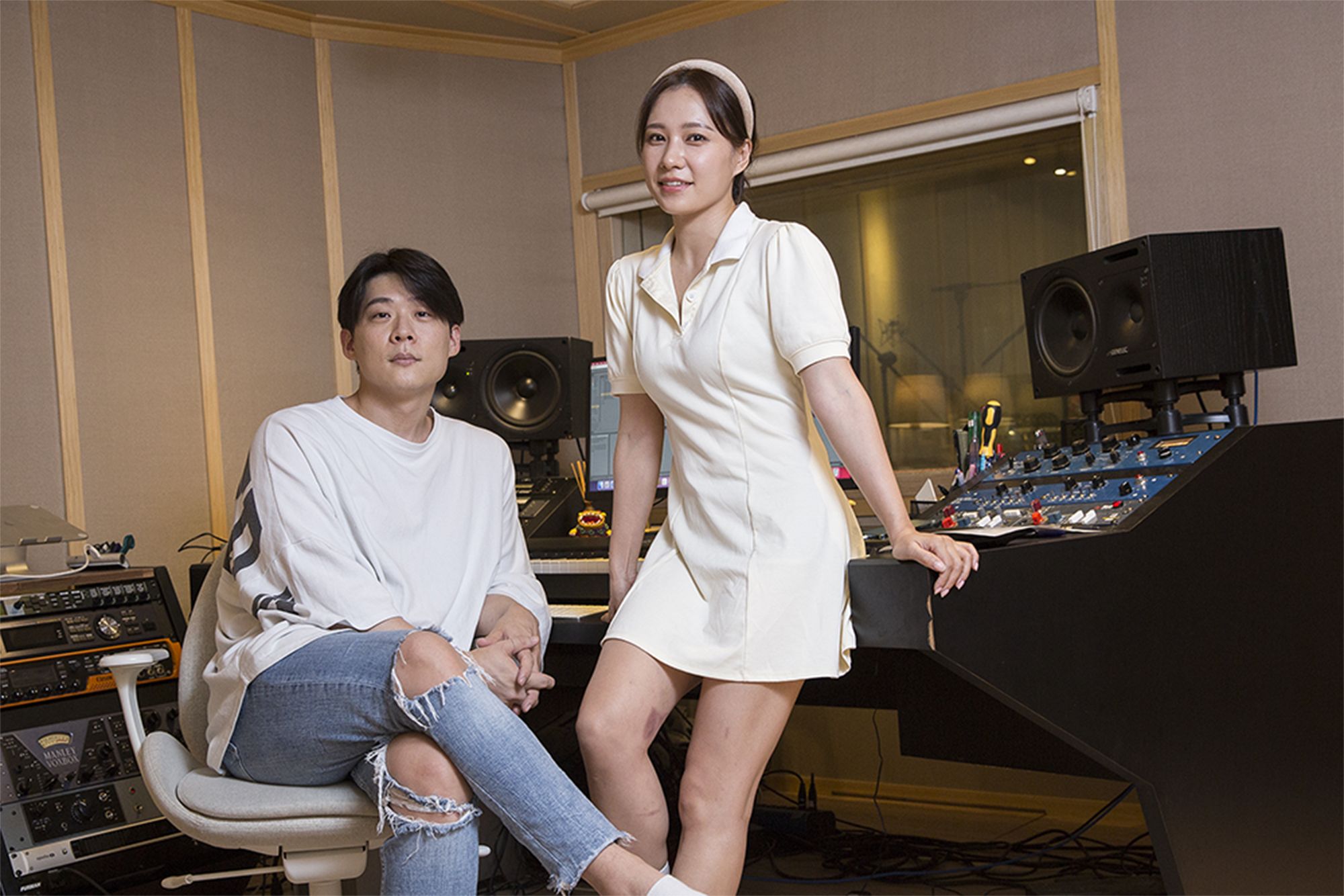 于傳勇（左）與金智湖（右）與南韓娛樂圈有很深的淵源，3年多前在高雄創立舞客星，目標是培訓練習生成為偶像。