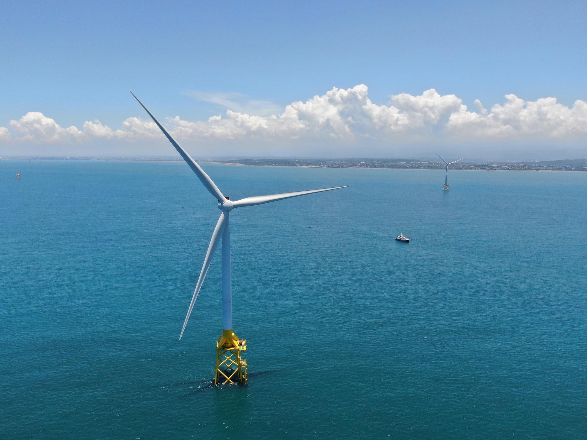 海能風電透露,風場目前水下基礎已完成過半,風機安裝亦已完成逾四分之一。(海能風電提供)