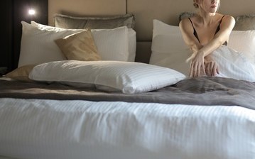 國外一名男子因揹負鉅額貸款與家中重擔，為守住自己飯碗跟女上司不倫戀。（翻攝自pexels）