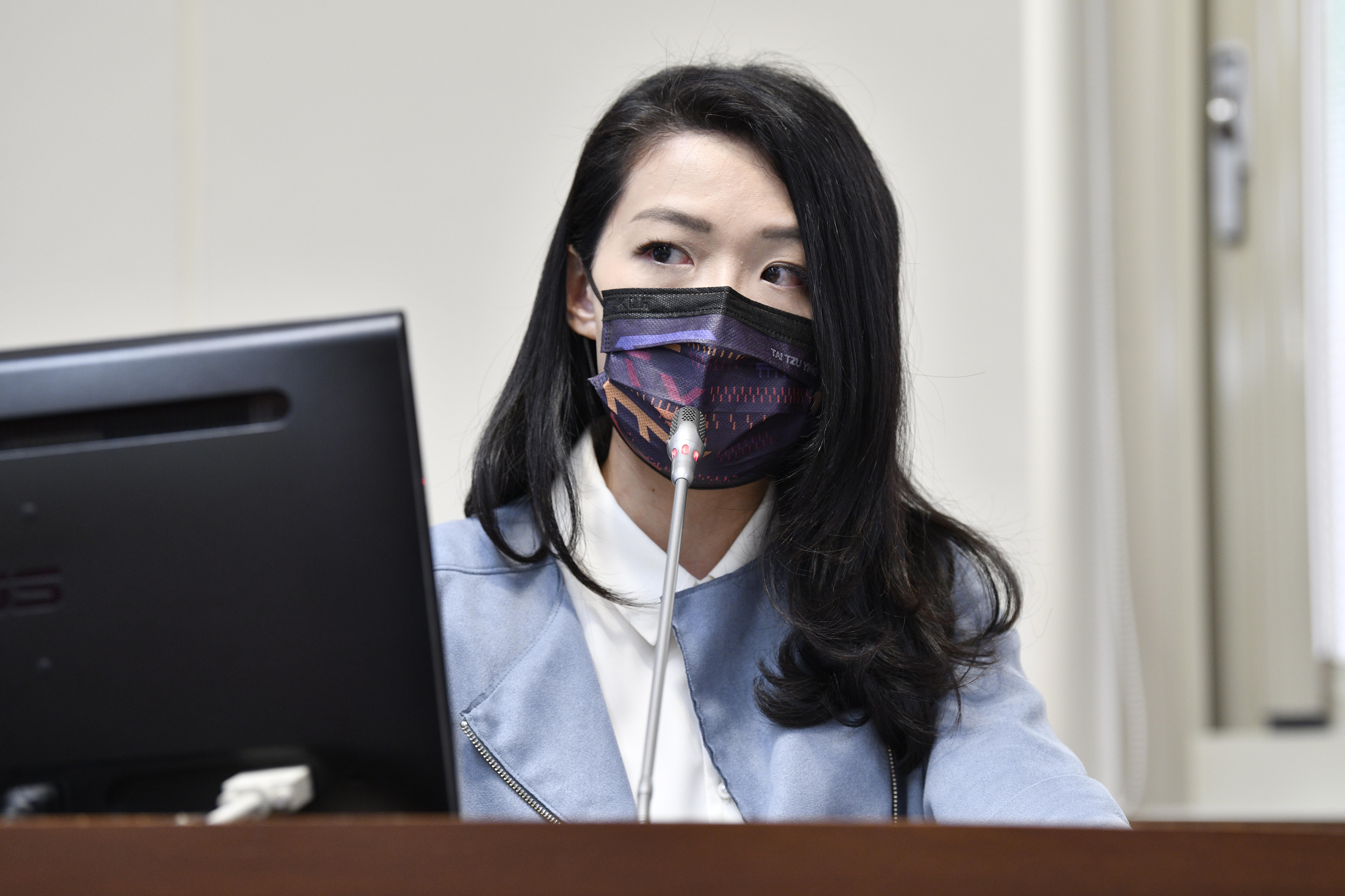 高虹安昨天喉嚨不舒服，但快篩兩次都是陰性，晚上到醫院做PCR，今天中午收到確診通知。（本刊資料照）