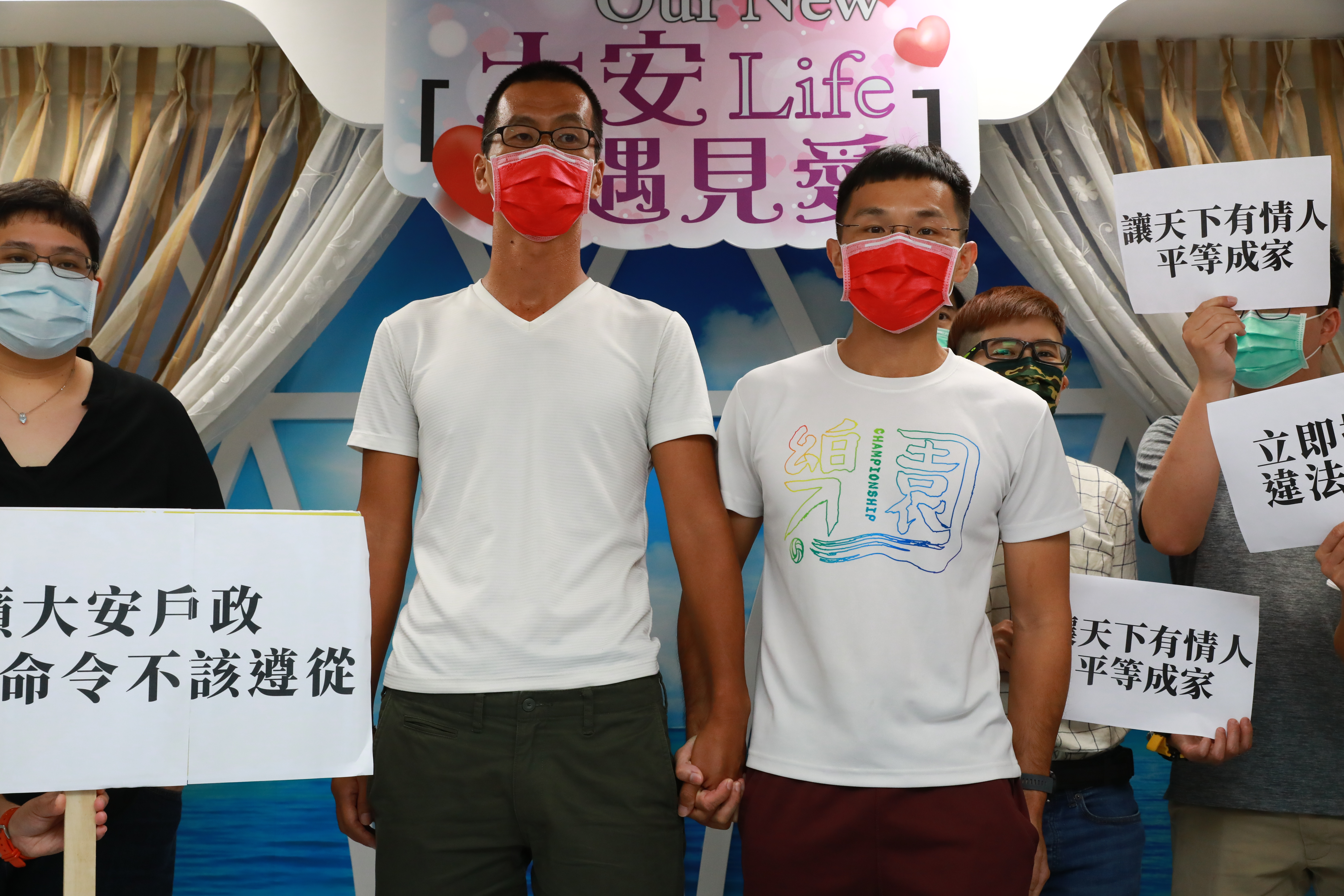 台日同性伴侶阿樹（右）及有吉英三郎（左）勝訴，戶政事務所應准許2人結婚。（本刊資歷照）