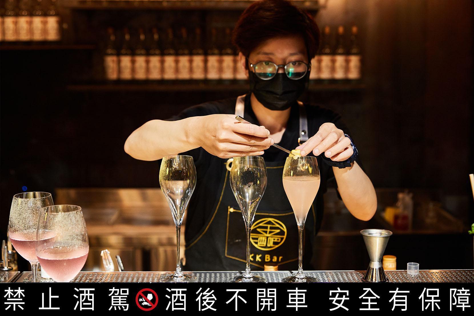 KK Bar金酒吧可說是全台唯一主打金門高粱調酒的酒吧 。