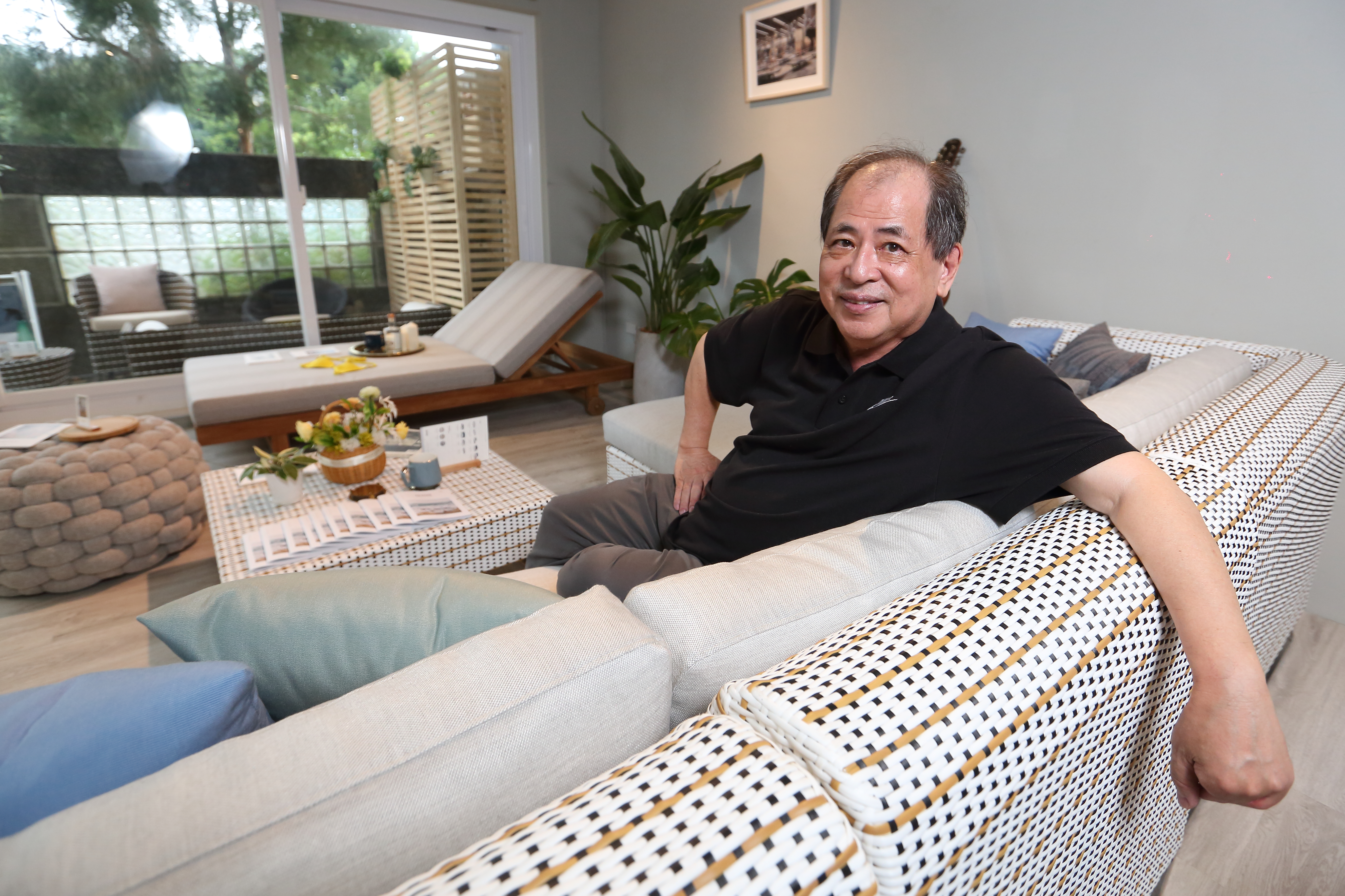 蒲浩為擅長打造編織風休閒家具，成為許多五星級飯店、豪宅標準配備。