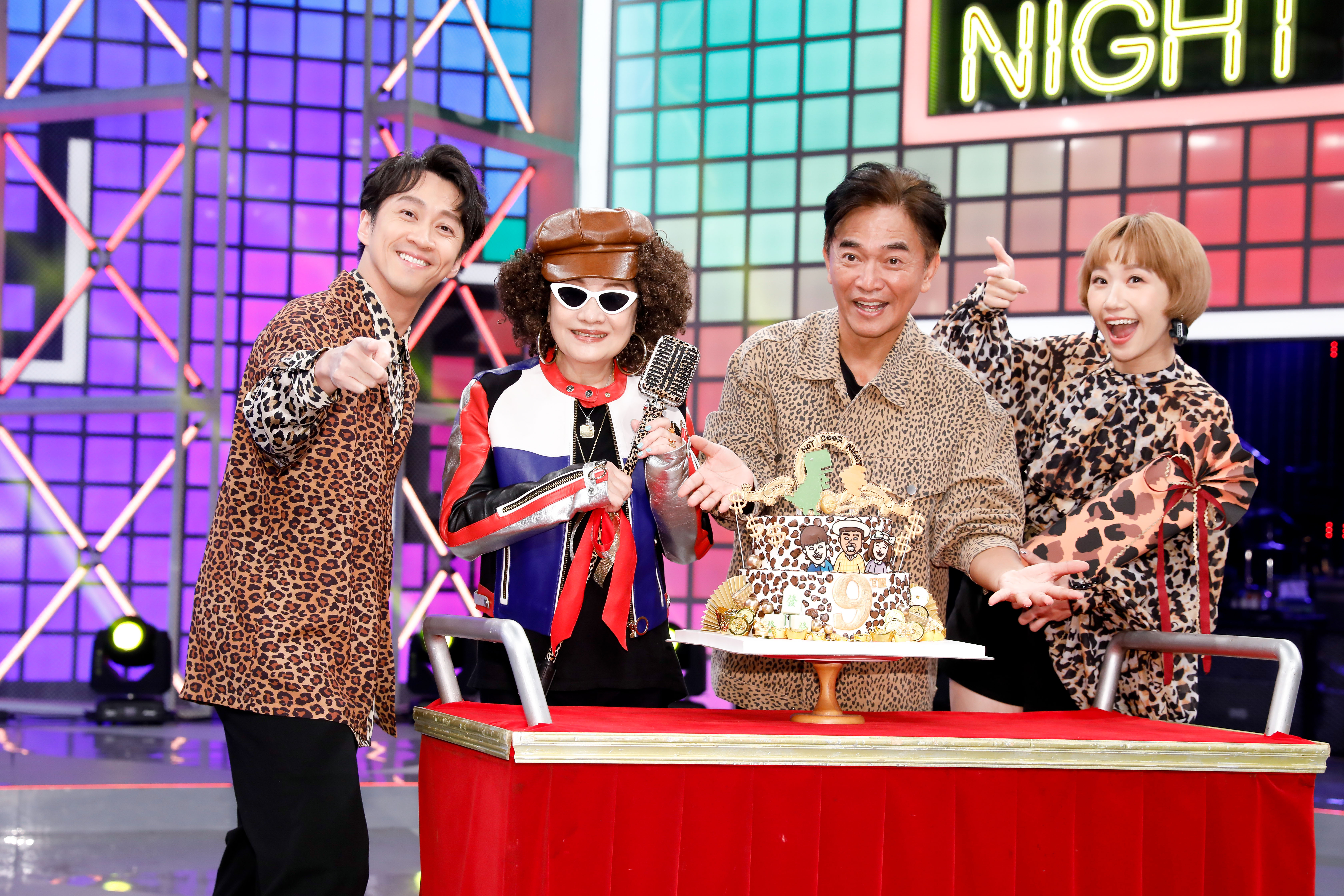 《綜藝大熱門》邁入9週年，陳漢典（左起）、比莉、吳宗憲、Lulu進棚錄影。