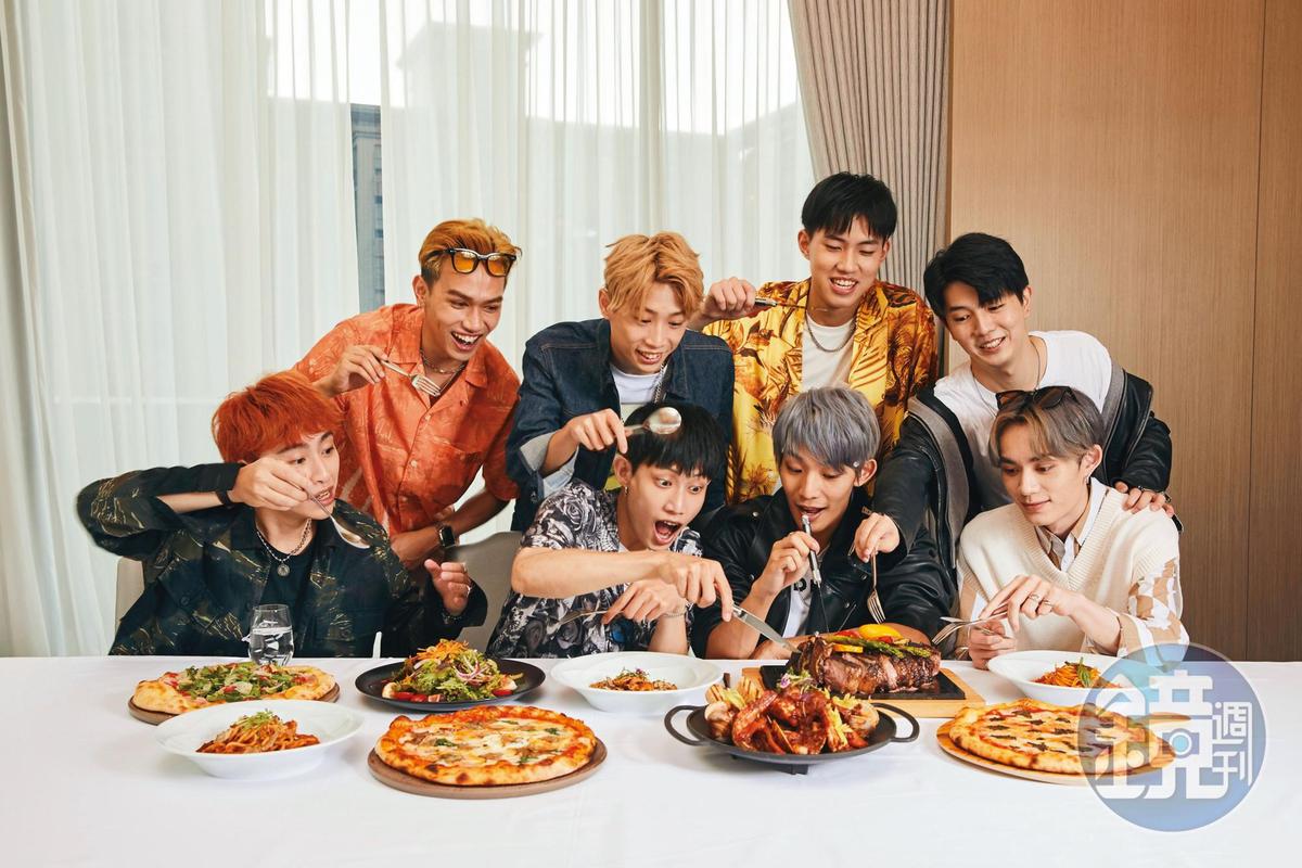 男孩們在GMT義大利餐廳享用義式大餐，吃得相當滿足。