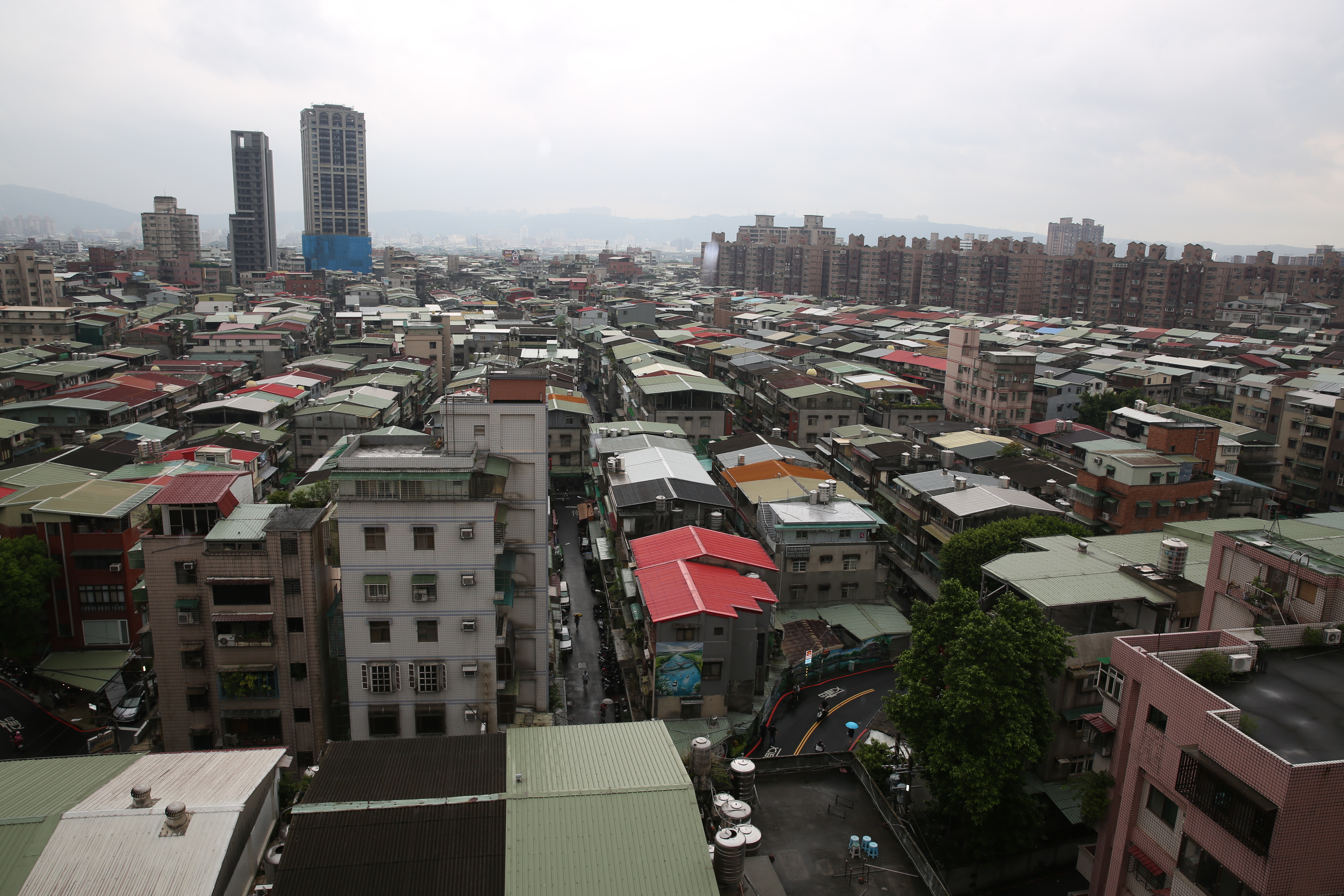 有網友近日以88X萬價格買到原先開價1,000多萬的新北中古屋，讓他直呼「實在太訝異了」。（示意圖，本刊資料照）