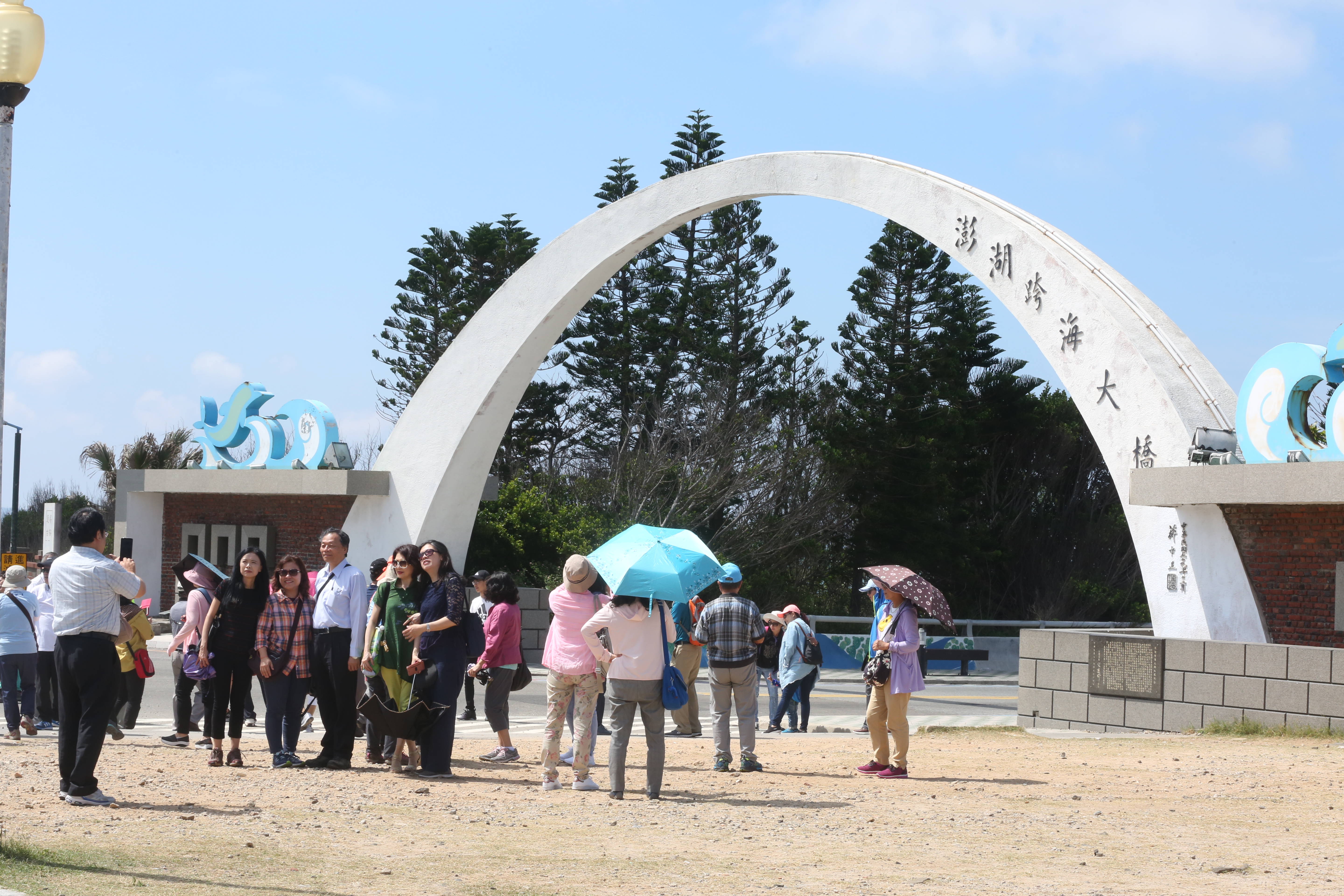 暑假旅遊搭配國旅補助可省下住宿費，但最近卻傳出澎湖某民宿業者竟因補助要調高價格。（示意圖，本刊資料照）