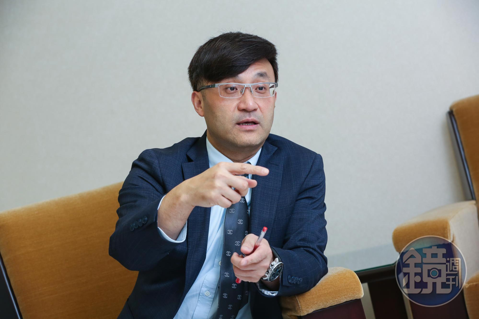 台股破底危機暫解,陳奕光點名大立光等蘋概股反彈可期。