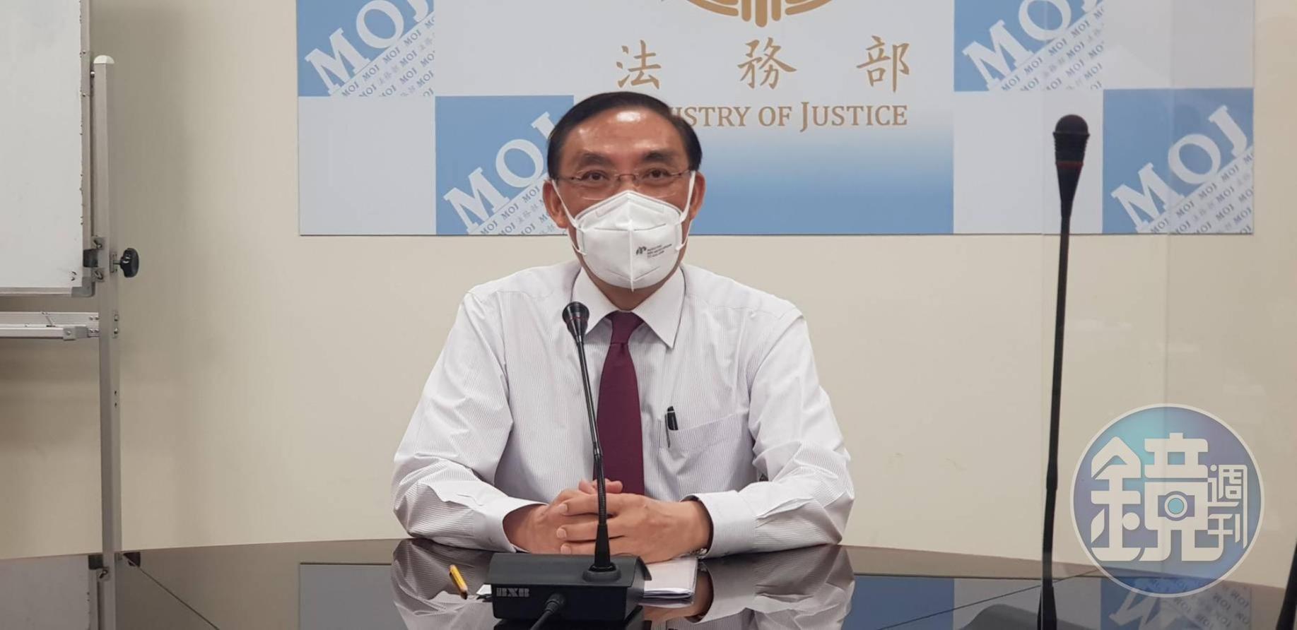法務部長蔡清祥對人事案相當重視,他徵詢各方意見並費盡苦思圈選新派任25位主任檢察官,兼顧期別與區域及大小地檢署生態,期盼再創檢察新文化。