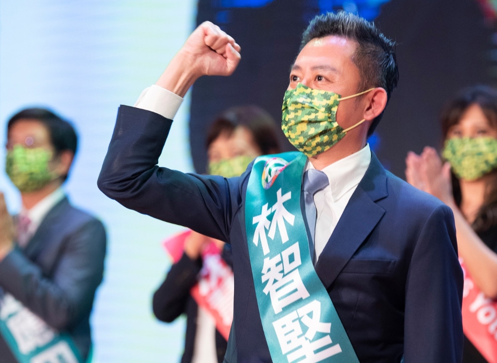 林智堅重申論文時序沒問題，認為國民黨不應造謠、抹黑進行負面選舉。（翻攝自林智堅臉書）