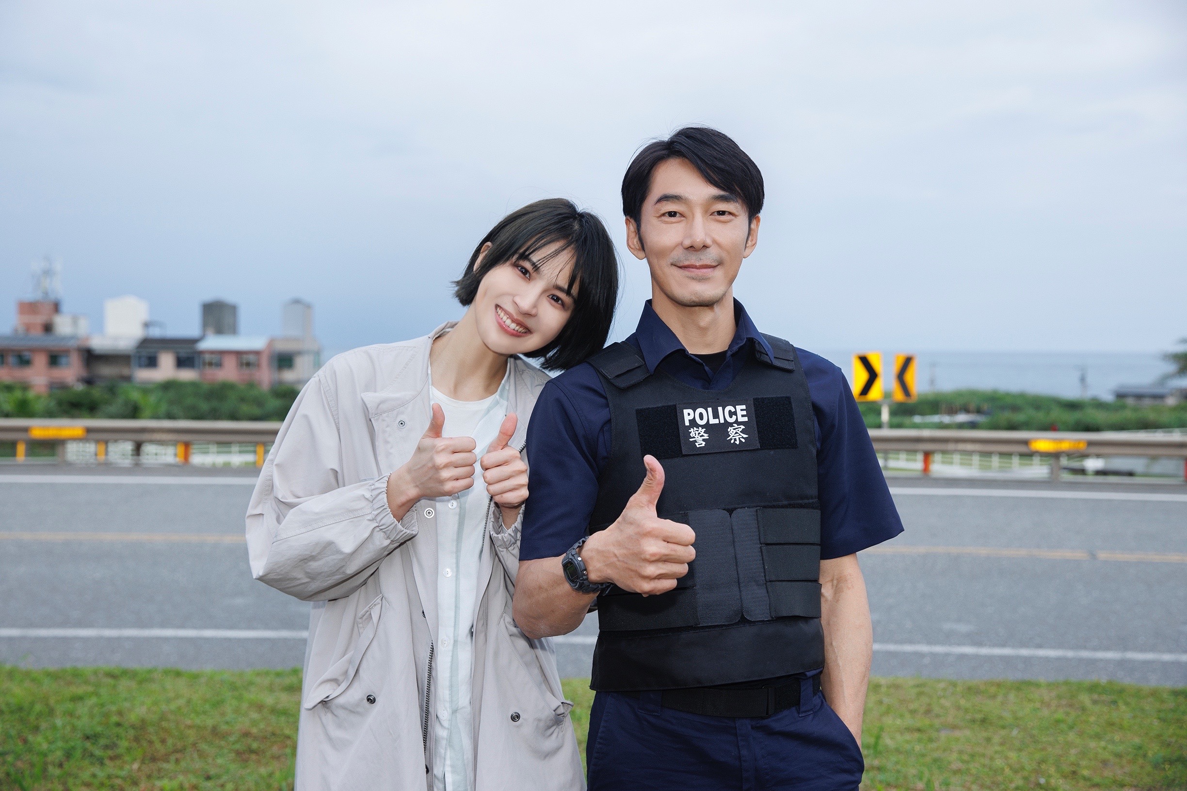 首波主打〈慷慨〉MV還邀來李李仁互飆演技。（亞神音樂提供）
